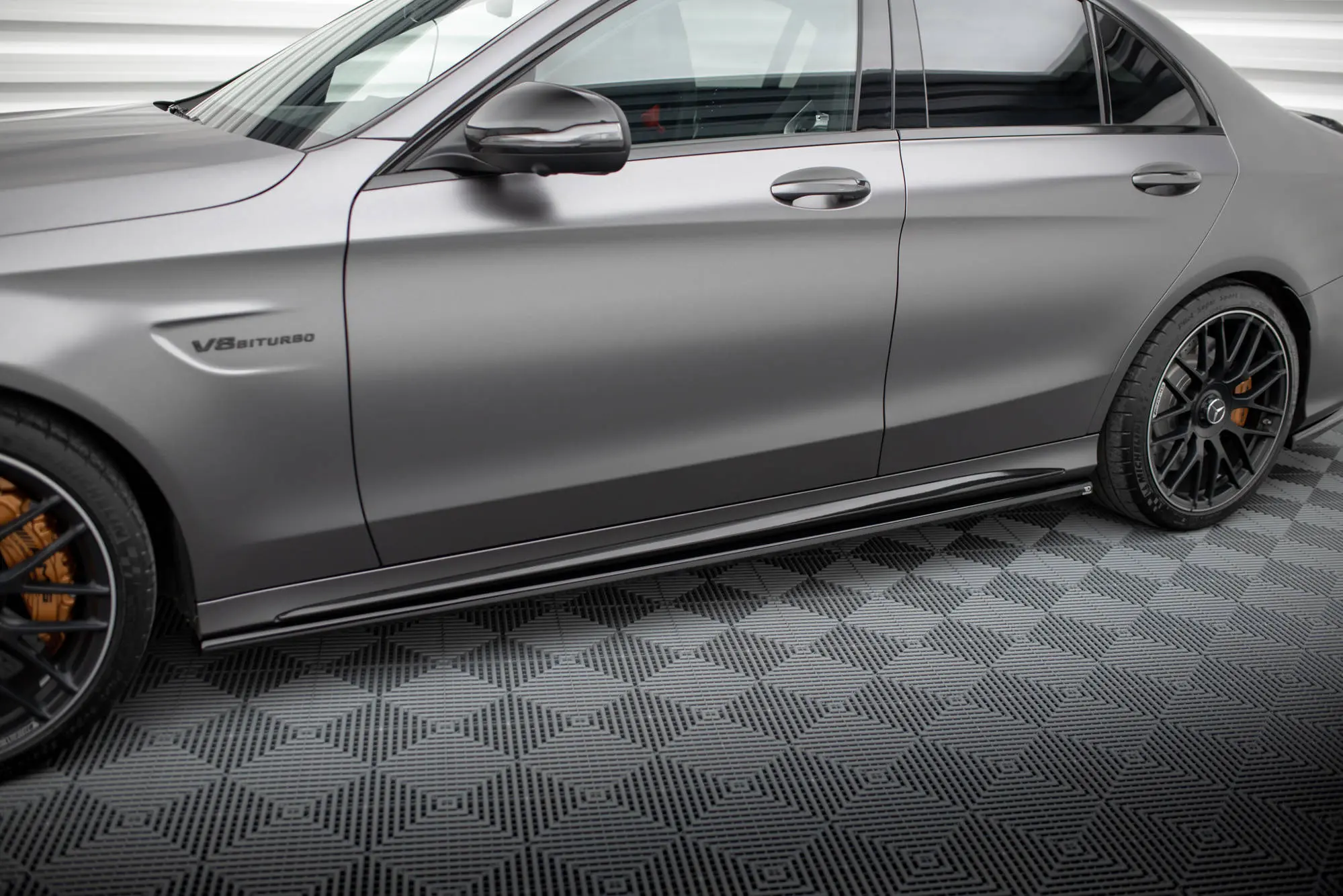 Sideskjørt Mercedes-Benz C63 AMG (W205 / S205) facelift 2018 - 2021 | Glossy Black Edition – bilde 2
