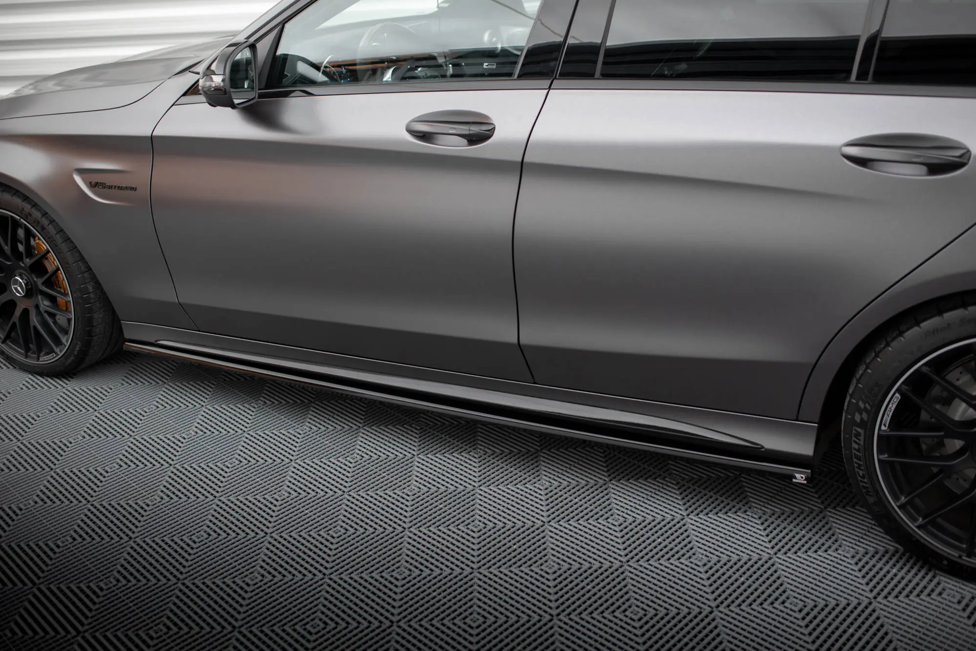 Sideskjørt Mercedes-Benz C63 AMG (W205 / S205) facelift 2018 - 2021 | Glossy Black Edition – bilde 4