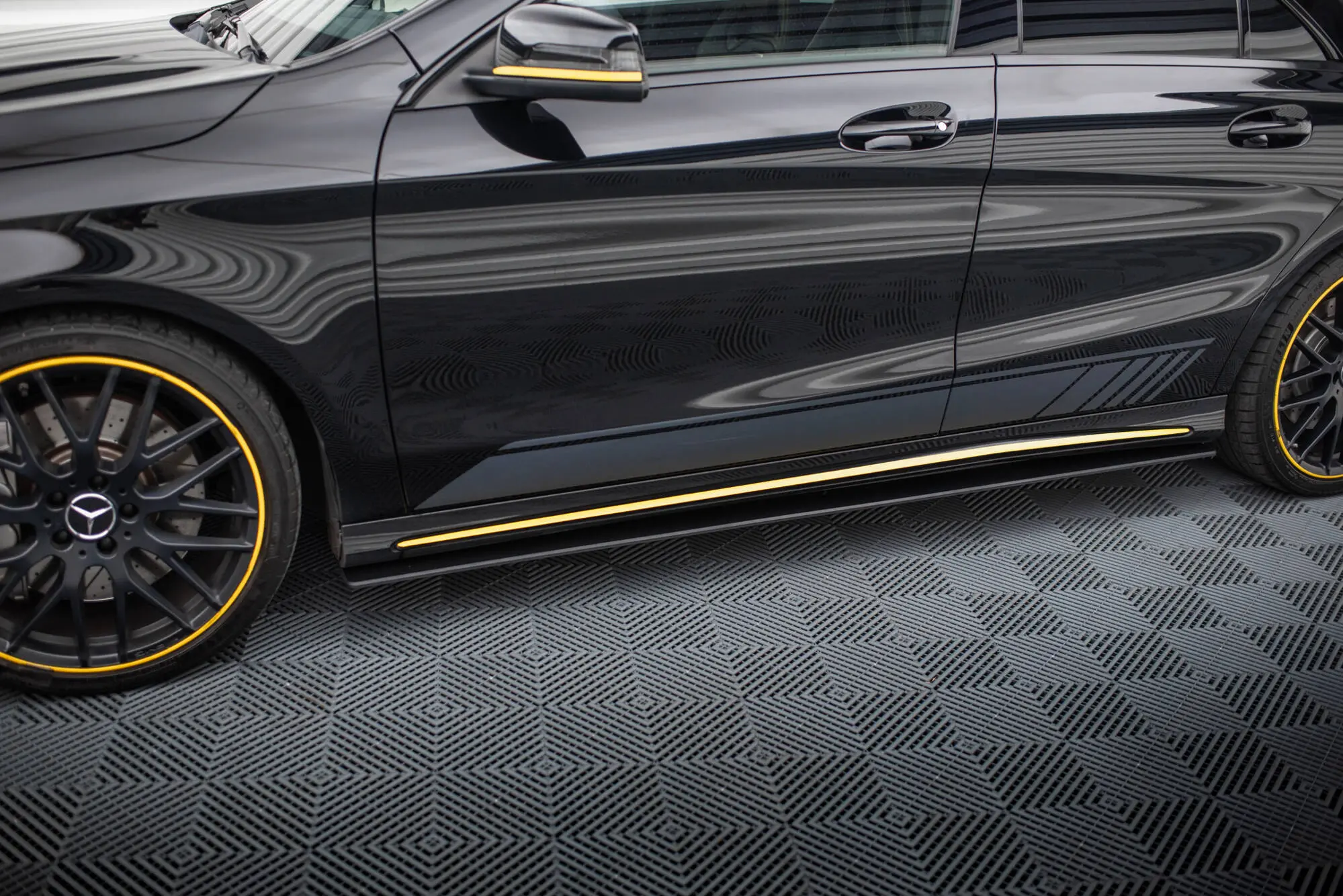 Sideskjørt Mercedes-Benz CLA 45 AMG (C117) facelift 2017 - 2019 | Street Pro Black Edition
