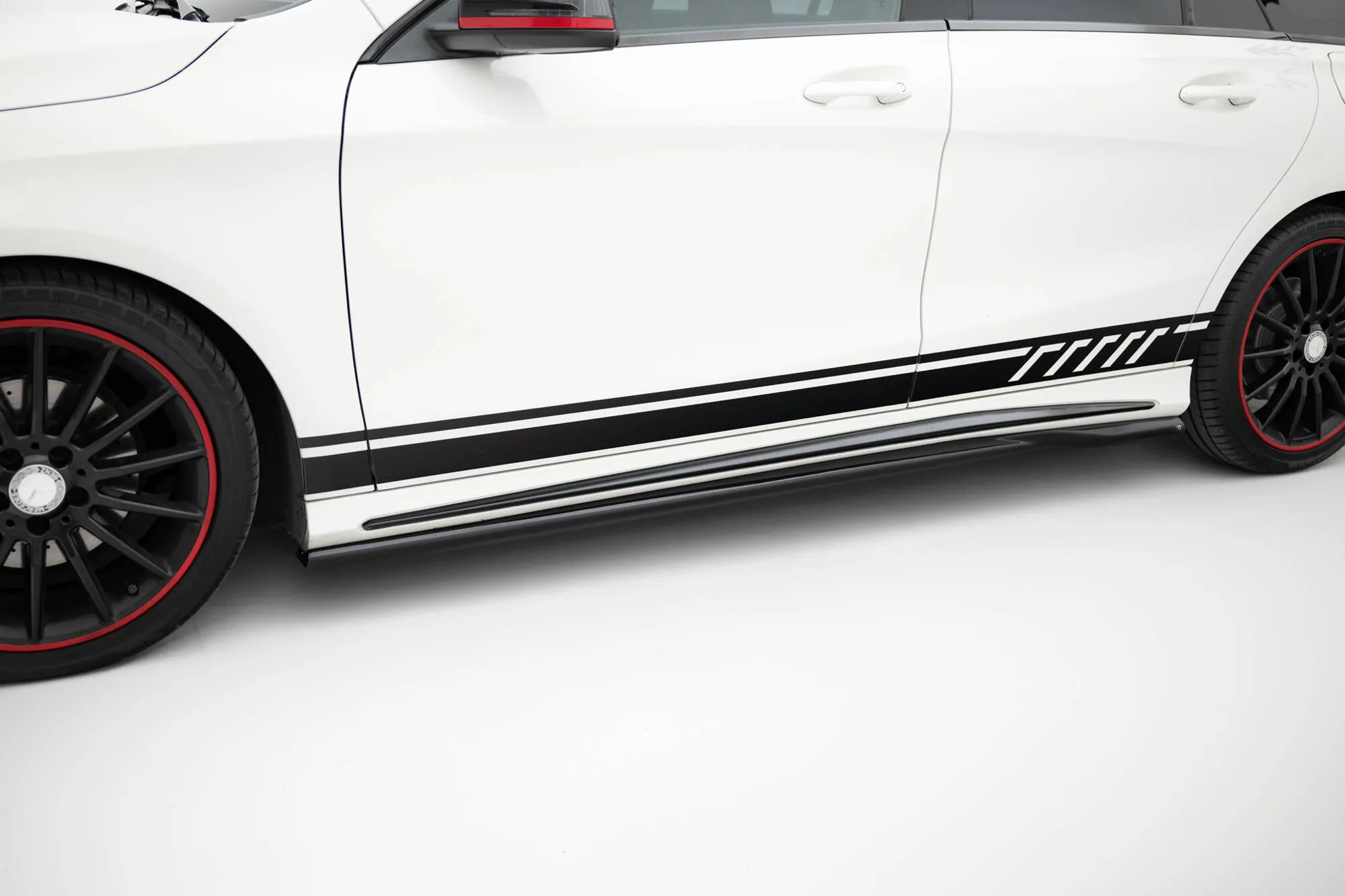 Sideskjørt Mercedes-Benz Cla AMG (C117/X117) 2013 - 2017 | Glossy Black Edition