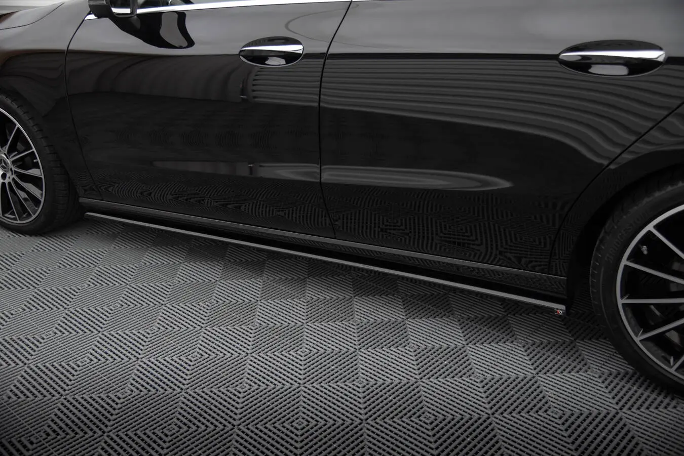 Sideskjørt Mercedes-Benz CLA (C118 / X118) 2019 - > | Glossy Black Edition