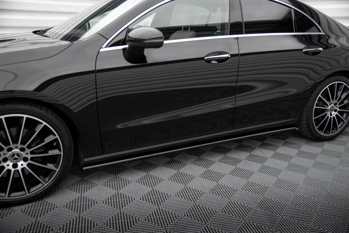 Sideskjørt Mercedes-Benz CLA (C118 / X118) 2019 - > | Glossy Black Edition – bilde 2