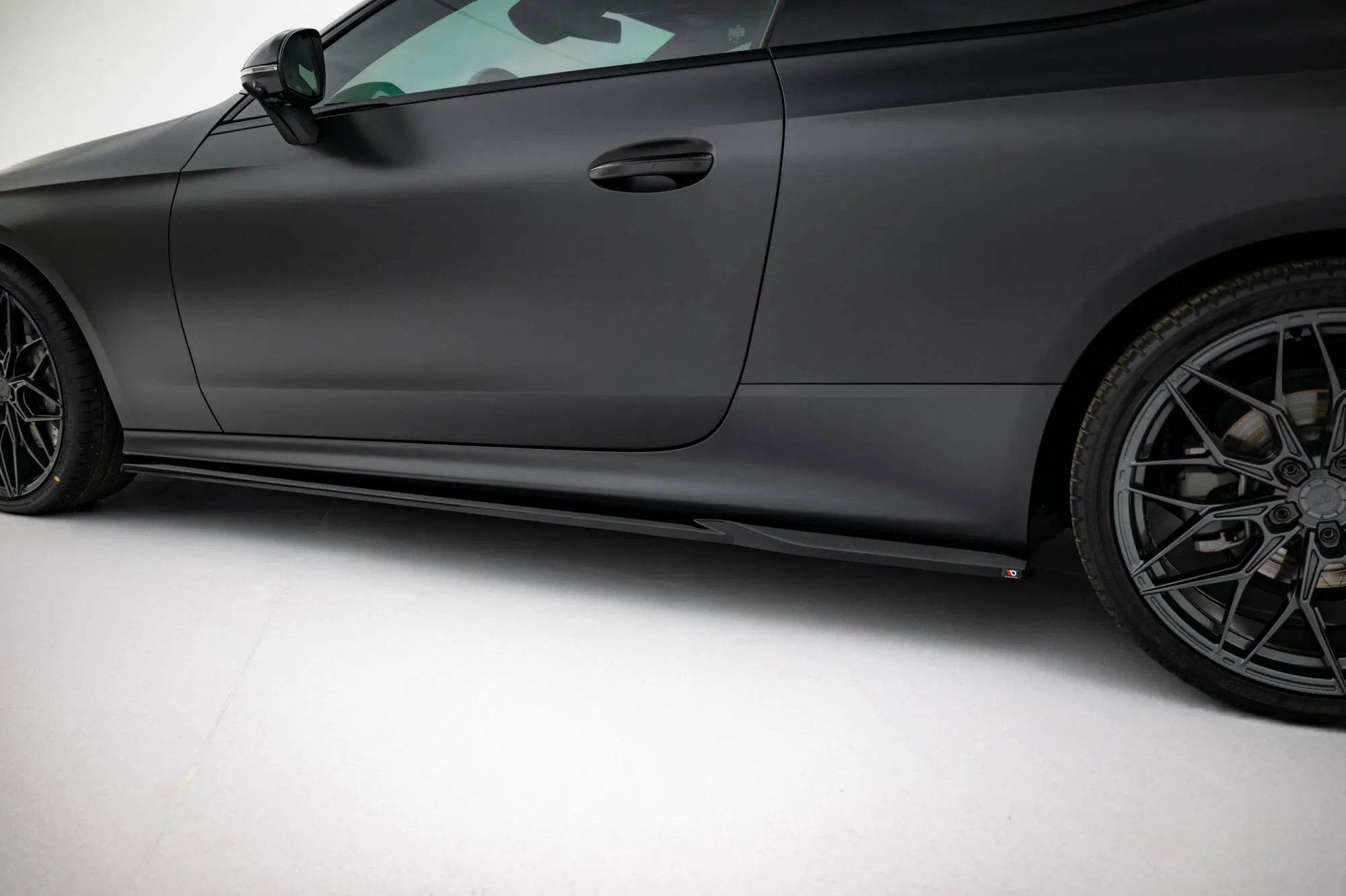 Sideskjørt Mercedes-Benz Cle AMG (C236) 2023 -> | Glossy Black Edition – bilde 3