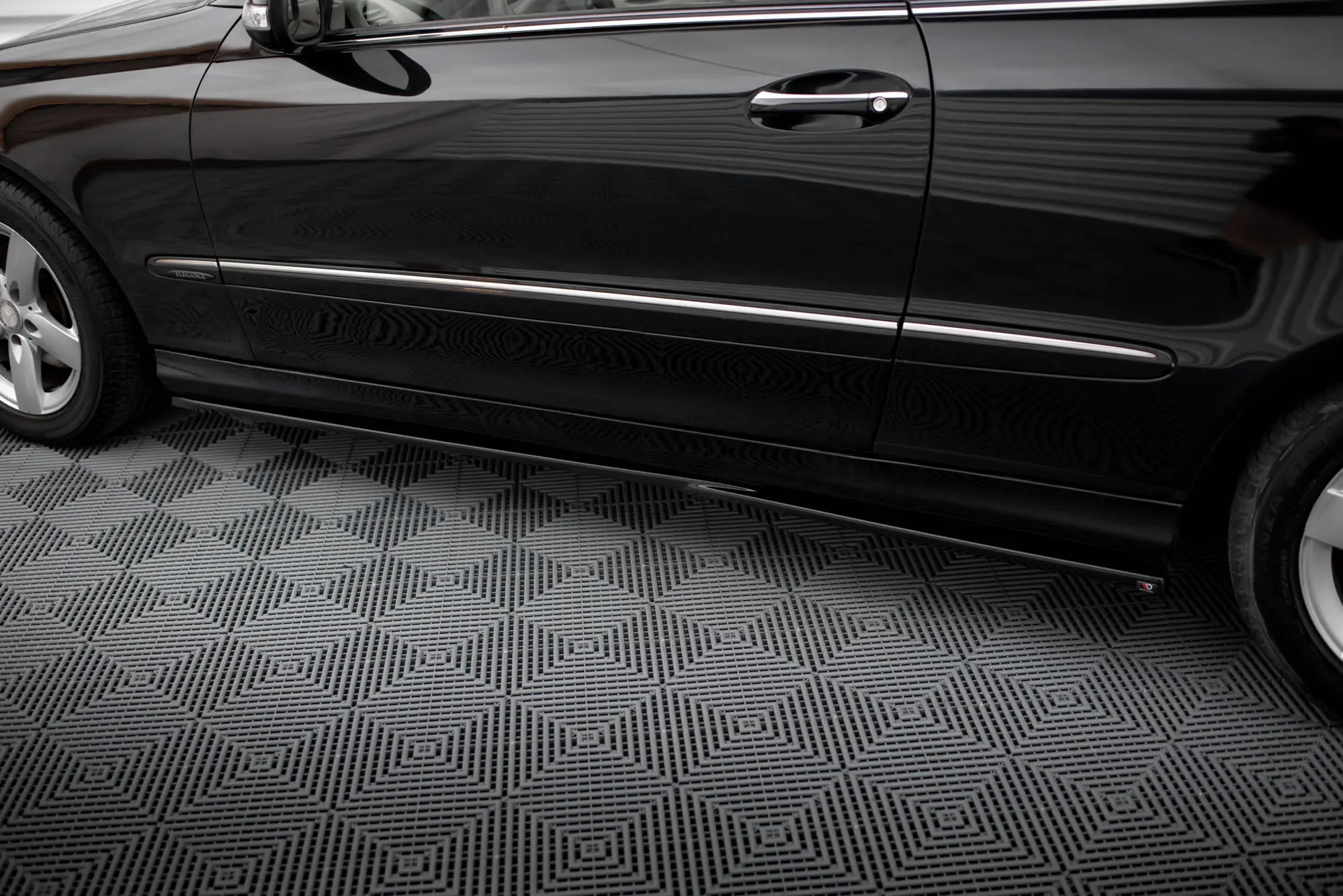 Sideskjørt Mercedes-Benz CLK (C209 / A209) 2002-2005 | Glossy Black Edition – bilde 2