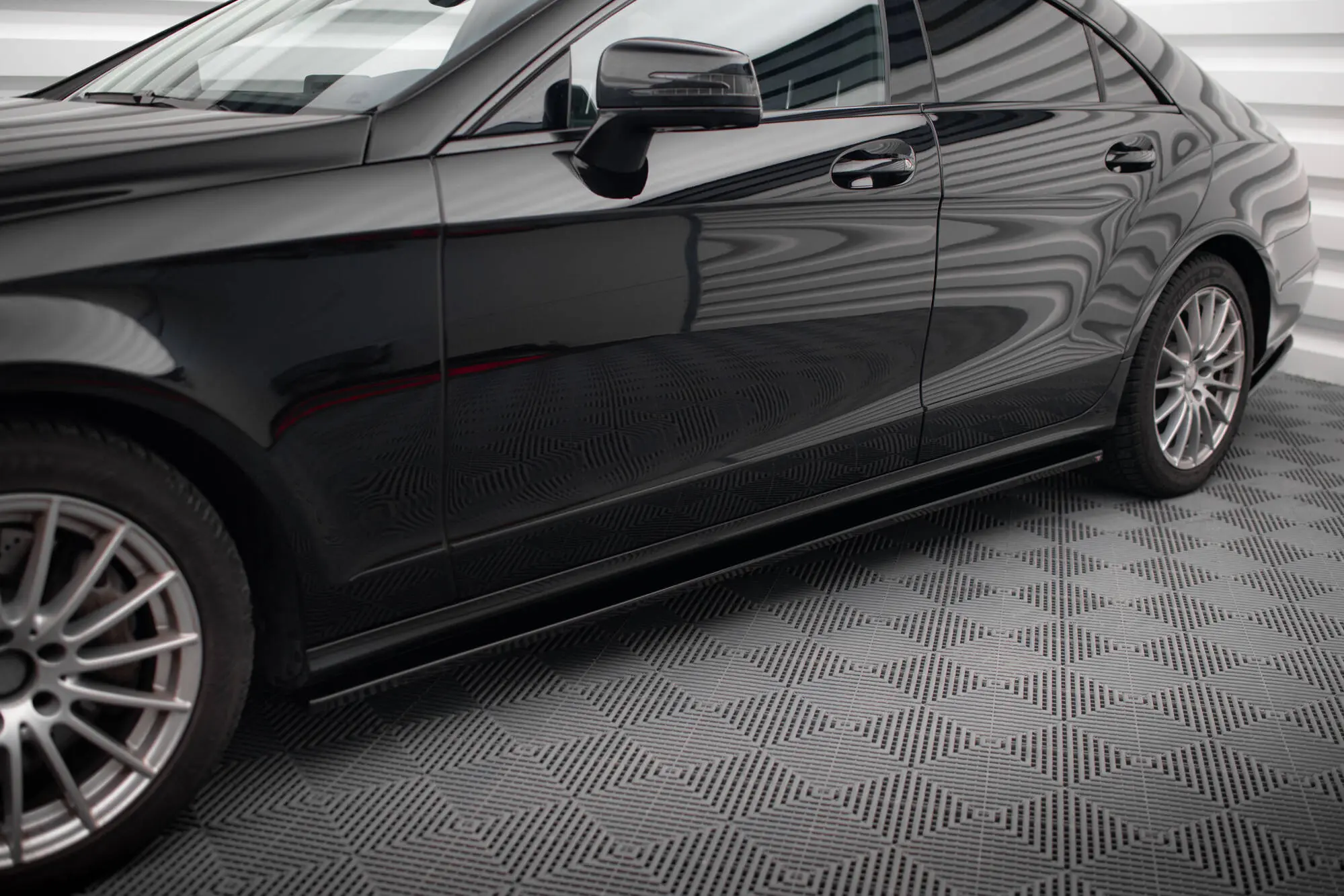 Sideskjørt Mercedes-Benz CLS (C218 / X218) Facelift 2014 - 2018 | V.2 Glossy Black Edition