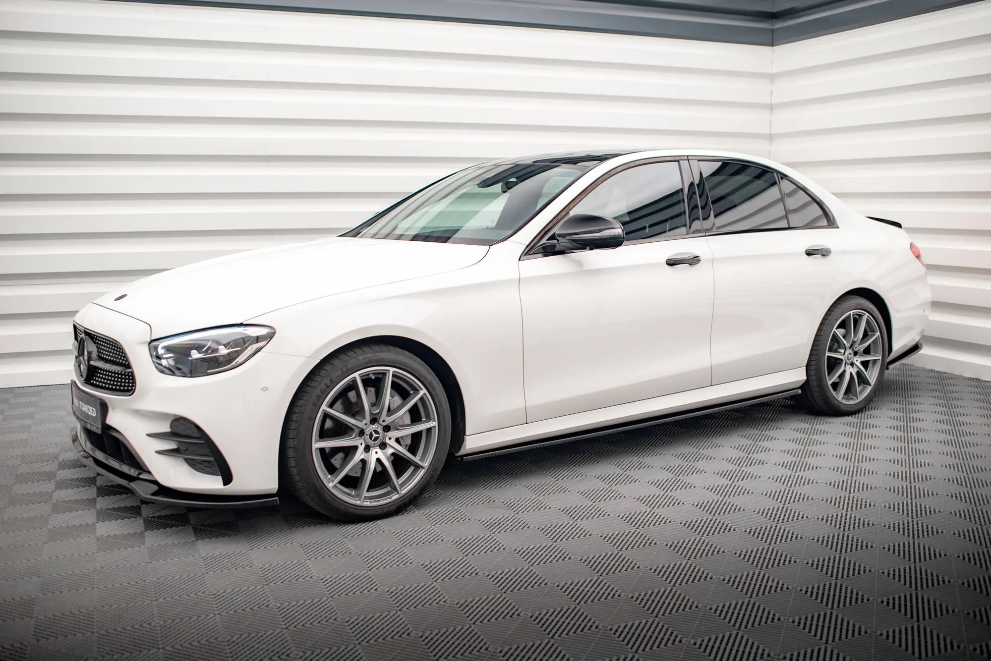 SIDESKJØRT MERCEDES-BENZ E (W213) AMG-Line 2020 - 2023 – bilde 4