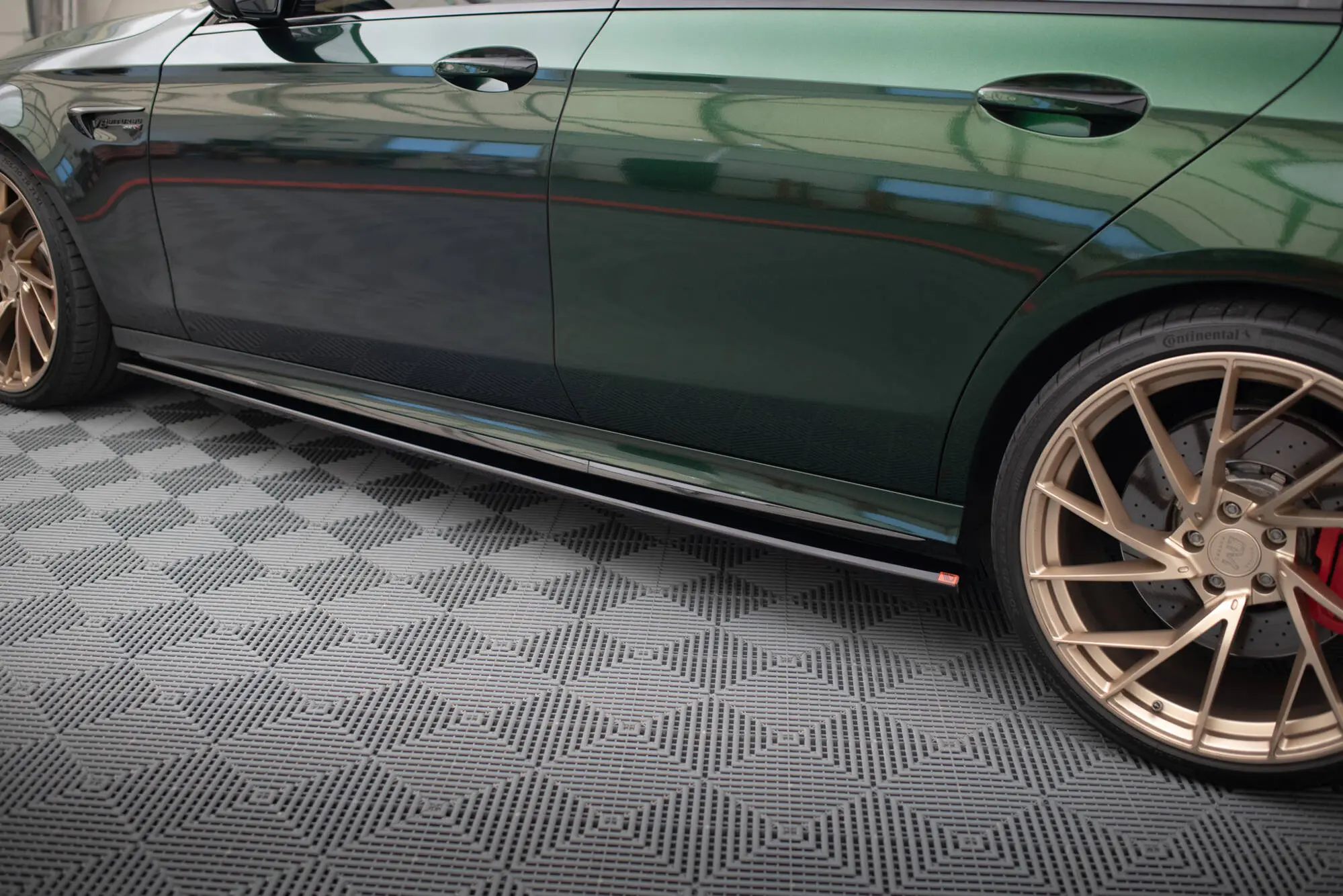 Sideskjørt Mercedes-Benz E63 AMG (W213) facelift 2020 - 2023 | Glossy Black Edition