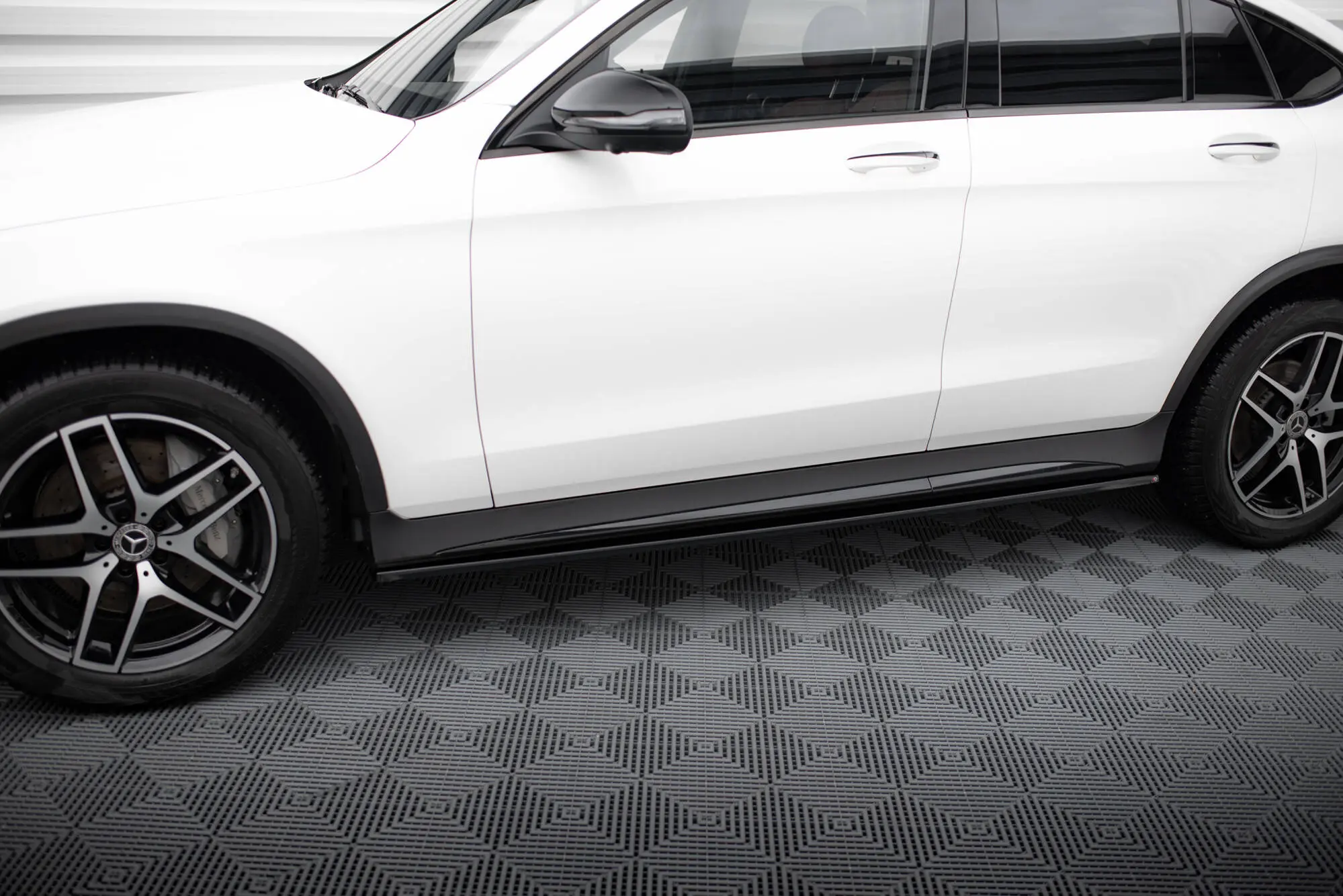 Sideskjørt Mercedes-Benz GLC Coupe (C253) AMG-Line 2016 - 2023 | V.3 Glossy Black Edition – bilde 2
