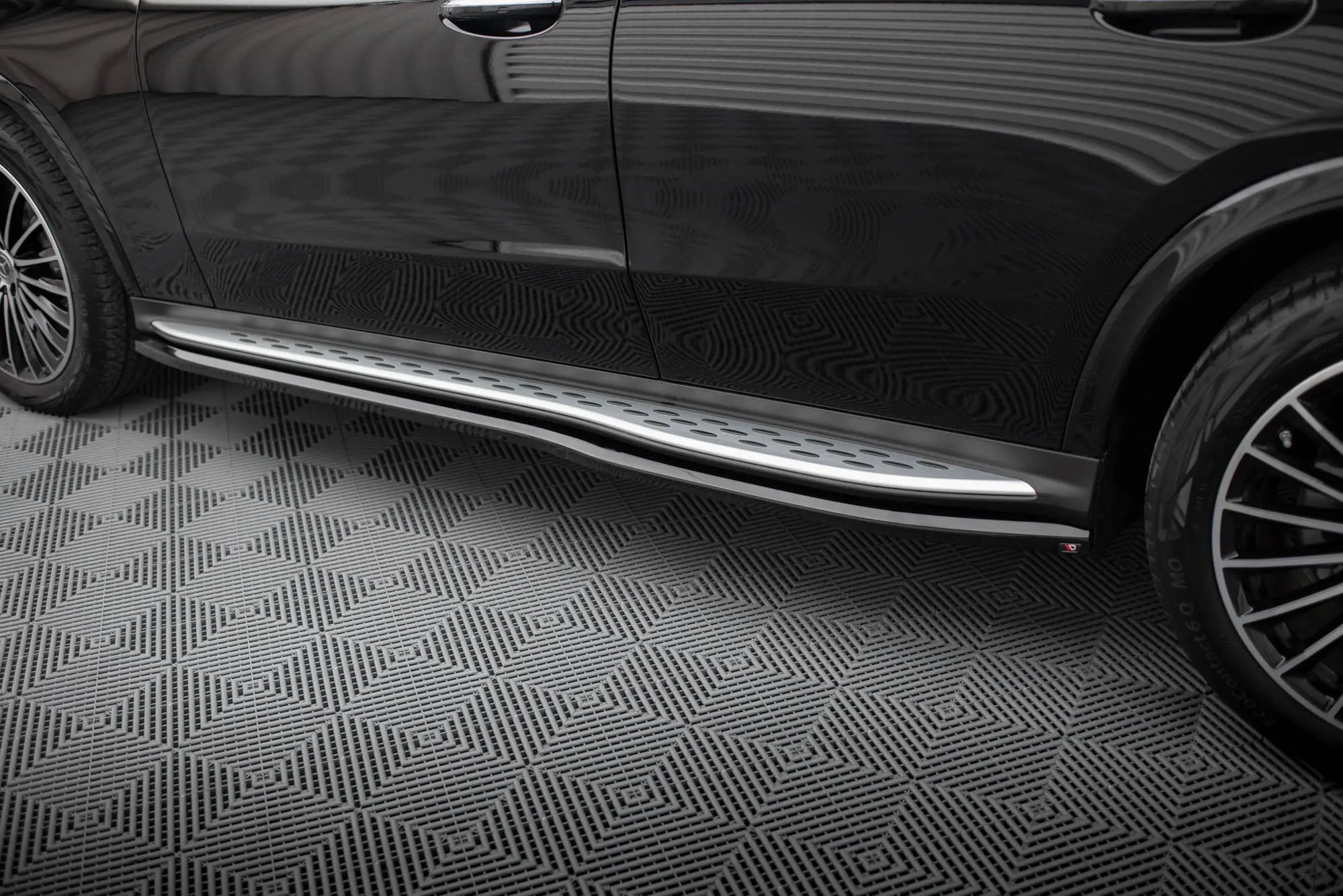 Sideskjørt Mercedes-Benz GLC (X254) AMG-Line 2022 - > | Glossy Black Edition – bilde 2