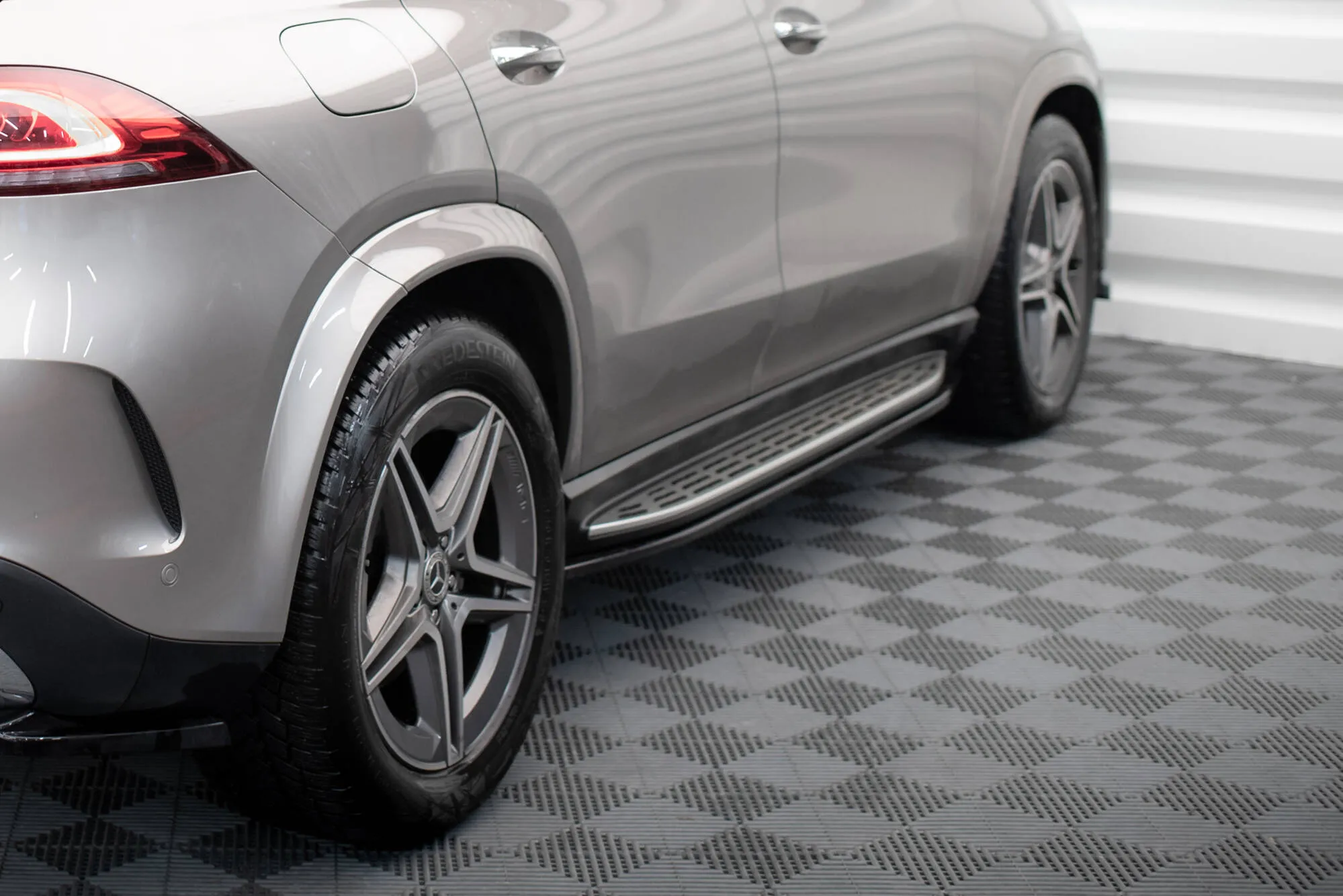 Sideskjørt Mercedes-Benz Gle (W167) AMG-Line 2019 -2023 | Glossy Black Edition – bilde 2