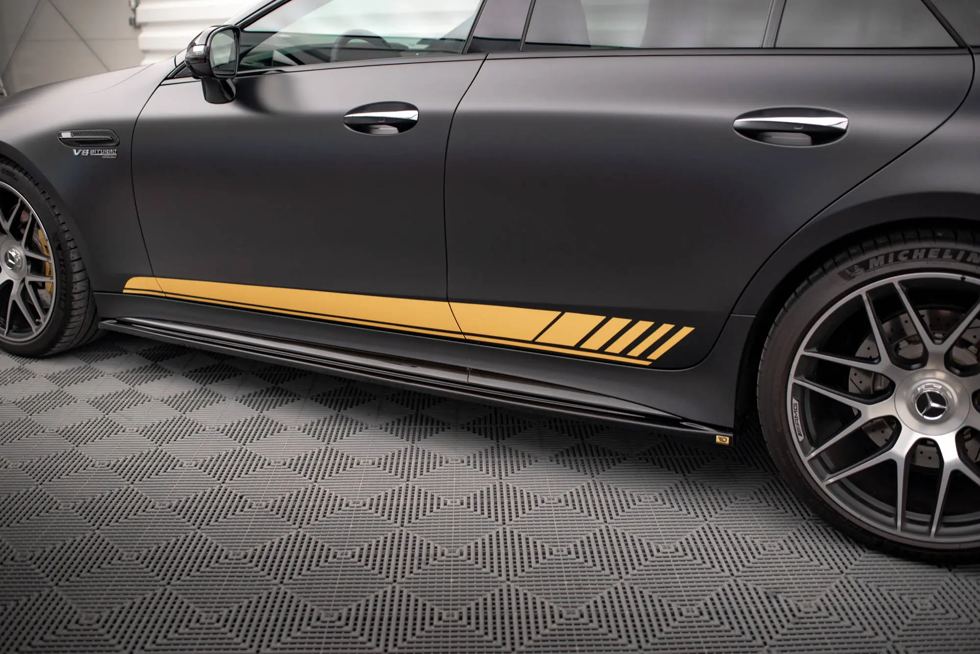 SIDESKJØRT MERCEDES-BENZ GT AMG 63S 4-DØRS COUPE (X290) 2018-> – bilde 3