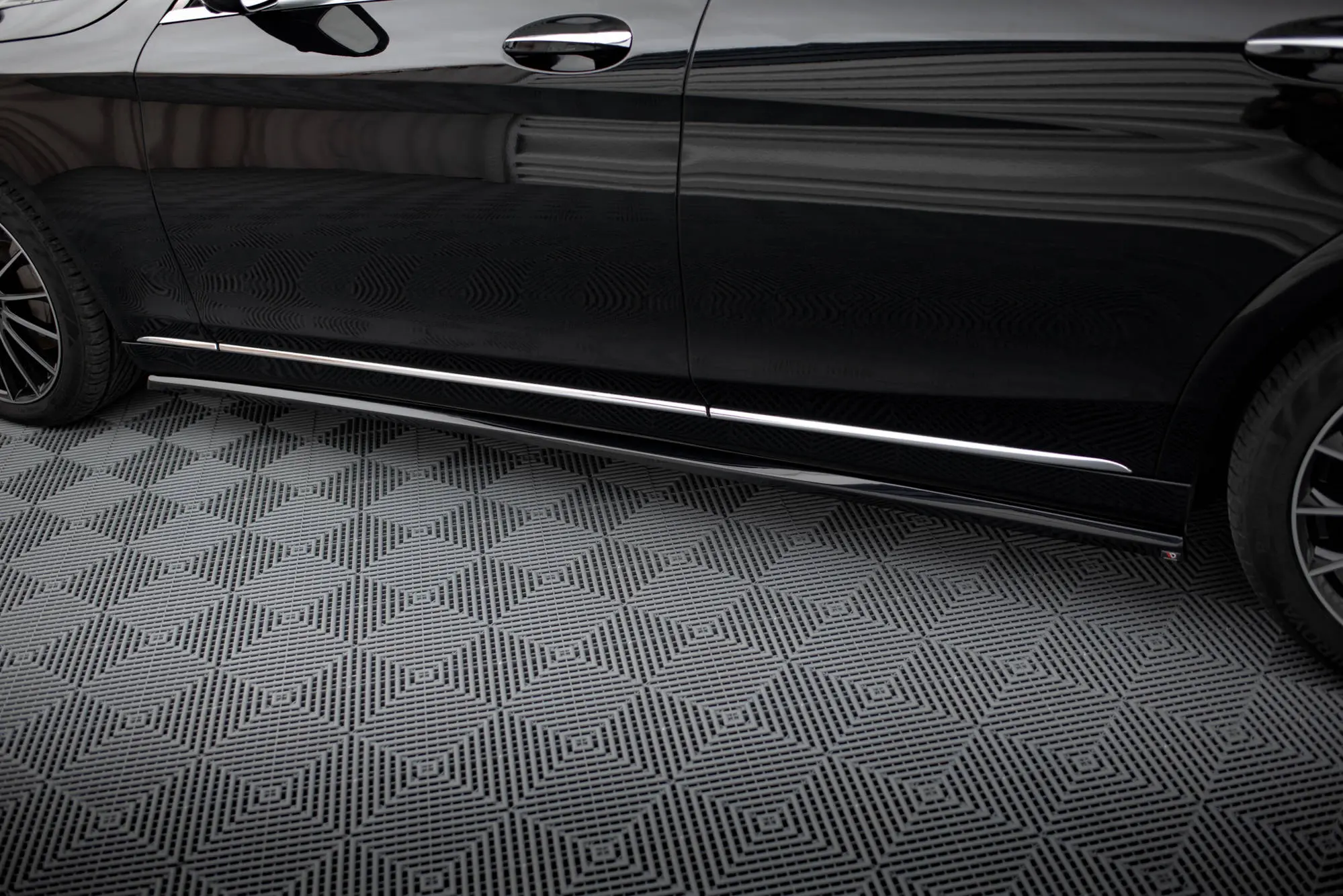 Sideskjørt  Mercedes-Benz S (W222) pre-facelift 2013 - 2017 | Glossy Black Edition