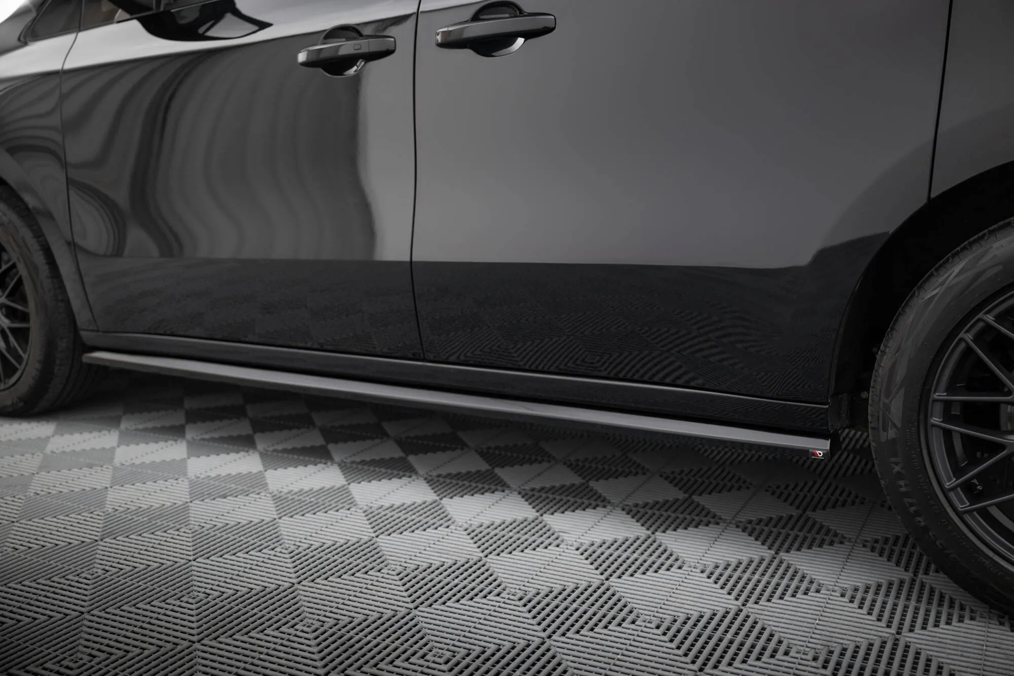 Sideskjørt Mercedes-Benz T (W420) 2022 -> | Glossy Black Edition – bilde 3