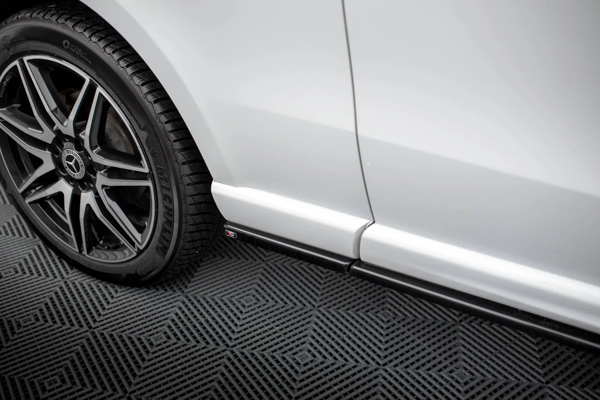Sideskjørt Mercedes-Benz V-Class (W447) AMG-Line 2019 -> │ Extra Long Glossy Black Edition – bilde 5