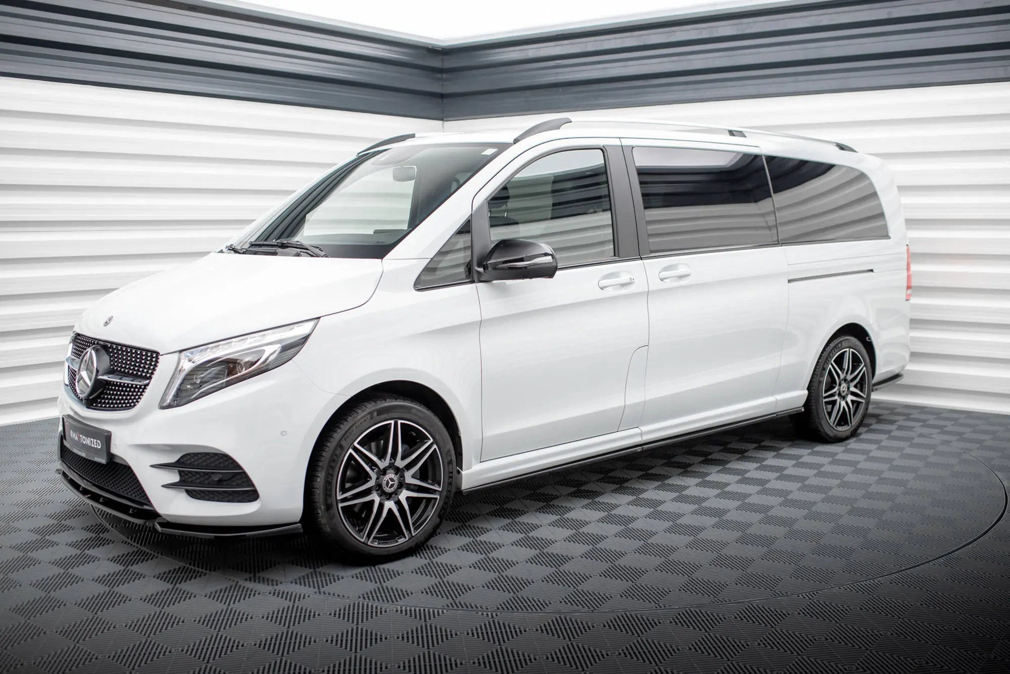 Sideskjørt Mercedes-Benz V-Class (W447) AMG-Line 2019 -> │ Extra Long Glossy Black Edition – bilde 7