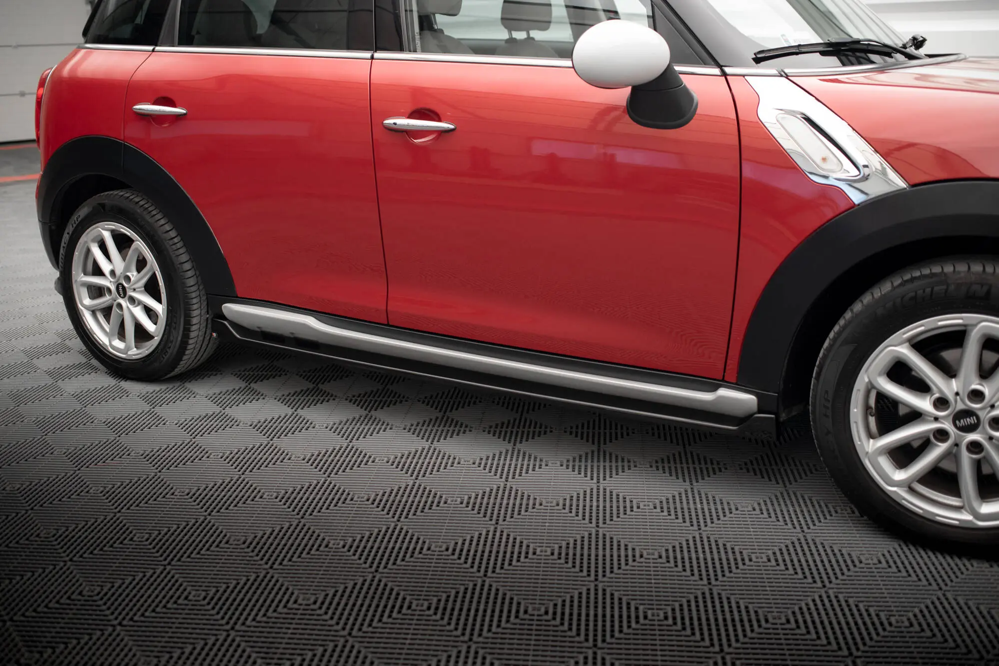Sideskjørt Mini Cooper Countryman (R60) facelift 2014 - 2017 | Glossy Black Edition – bilde 2