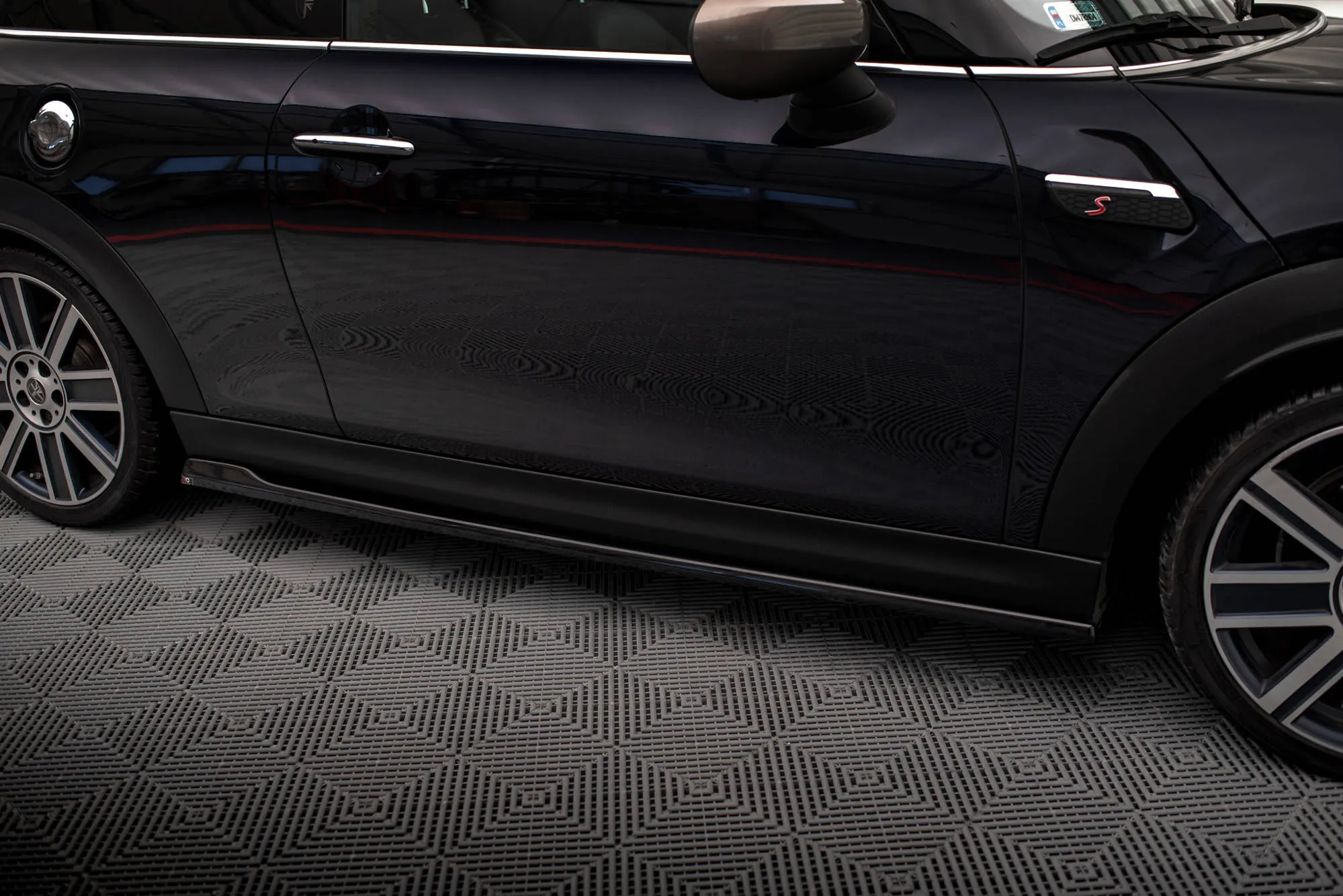 Sideskjørt Mini Cooper S (F56) Facelift 2022 -> | Glossy Black Edition