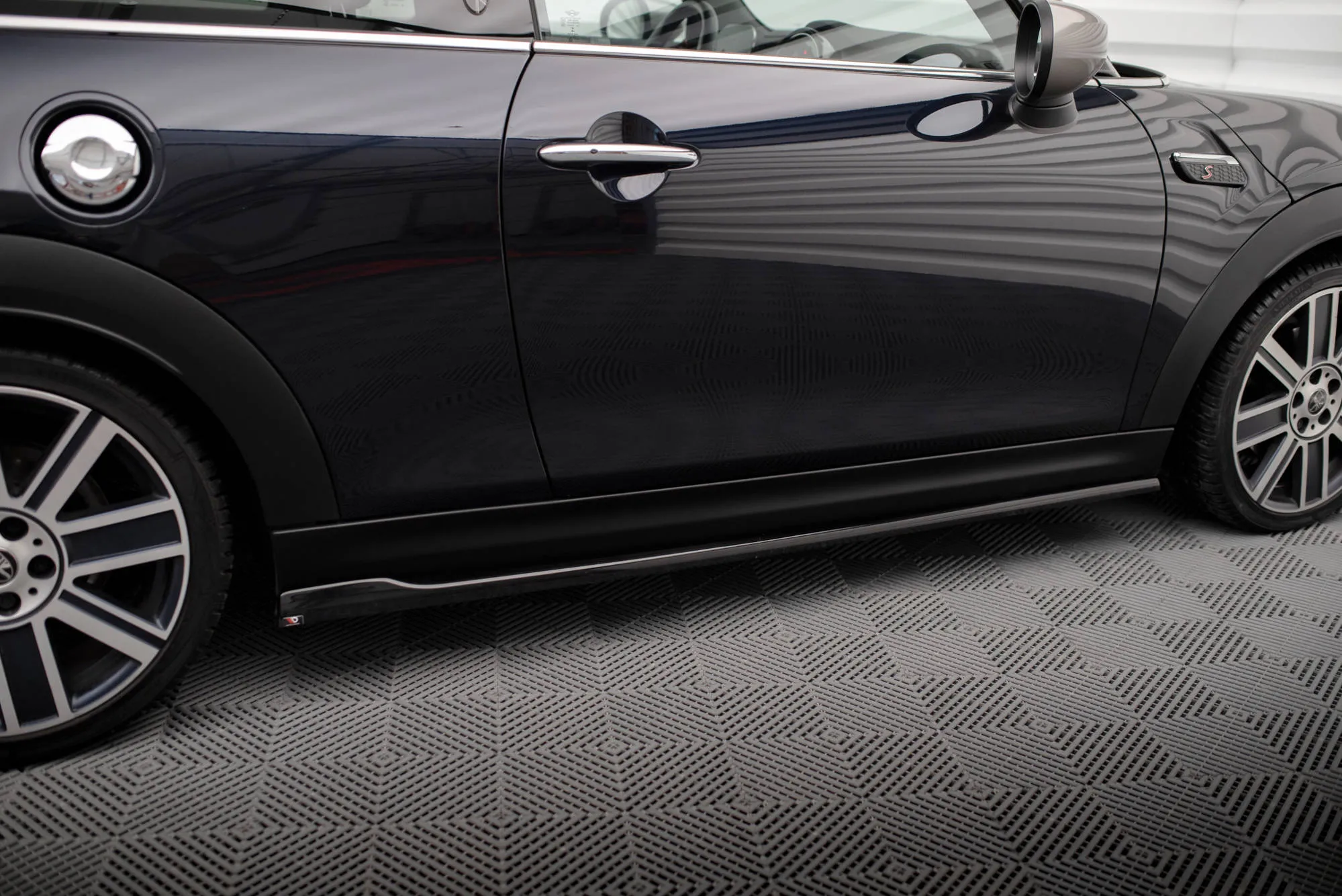 Sideskjørt Mini Cooper S (F56) Facelift 2022 -> | Glossy Black Edition – bilde 2