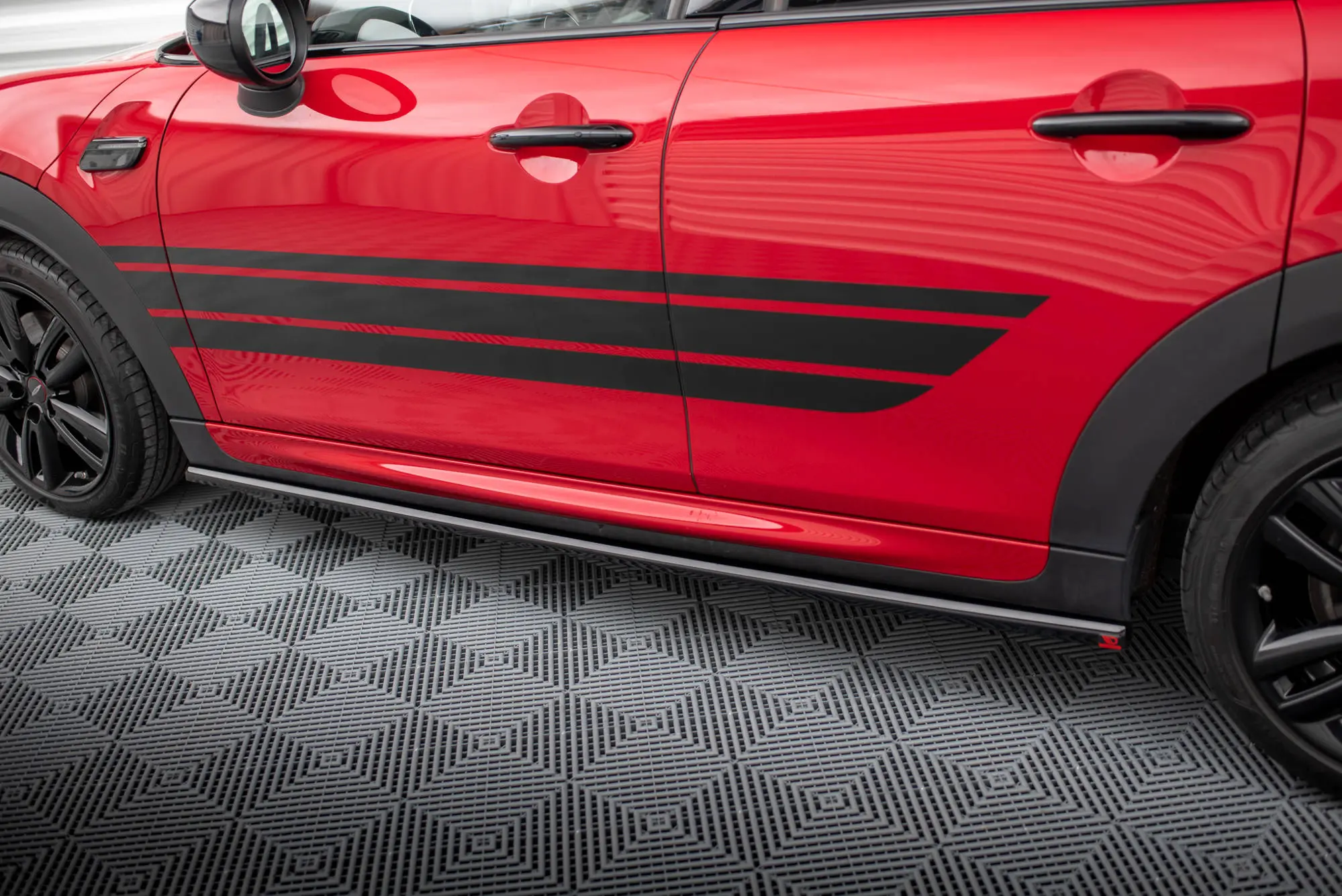Sideskjørt MINI Cooper S (F56) John Cooper Works Facelift 2021 - 2024 | Glossy Black Edition – bilde 2