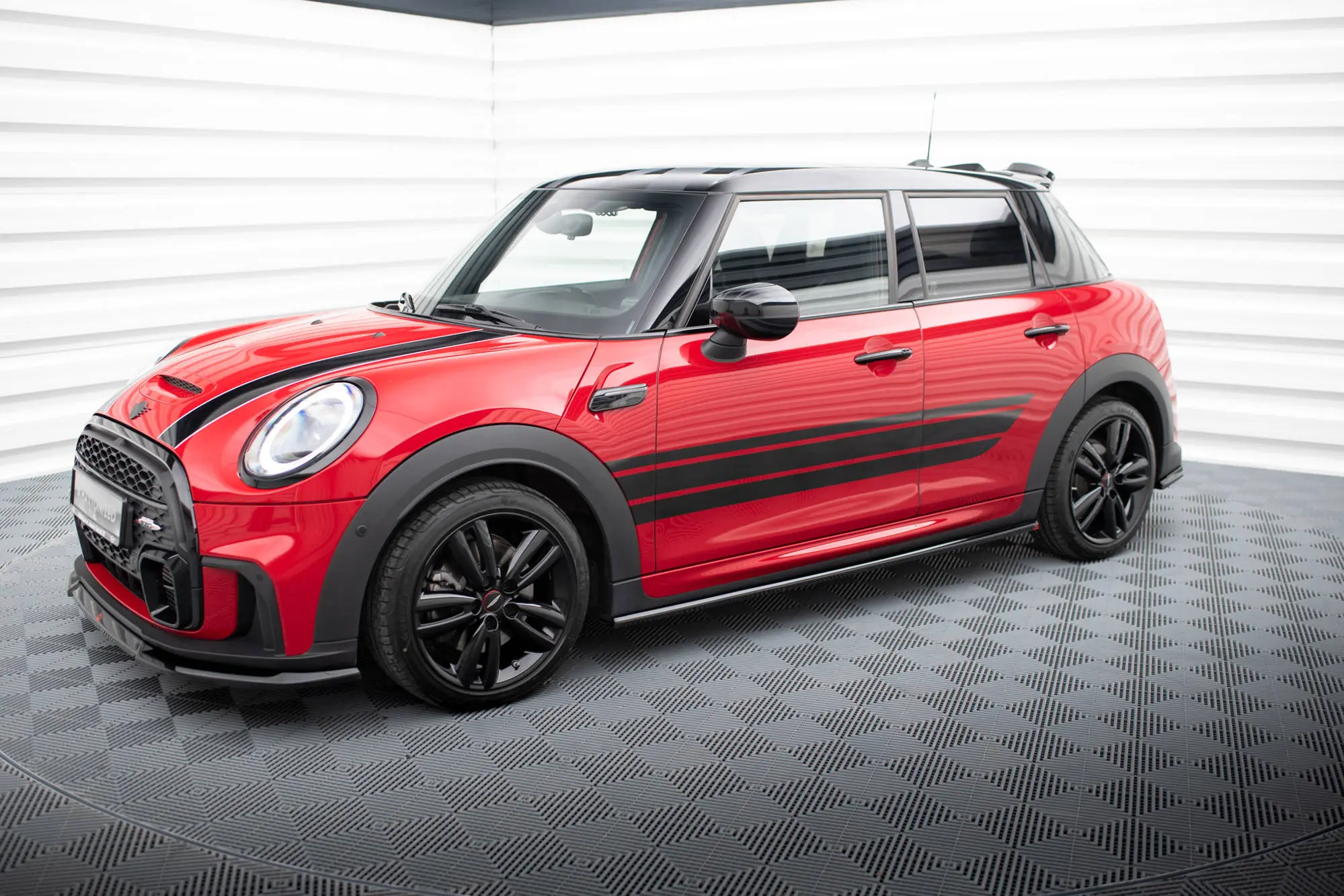 Sideskjørt MINI Cooper S (F56) John Cooper Works Facelift 2021 - 2024 | Glossy Black Edition – bilde 4