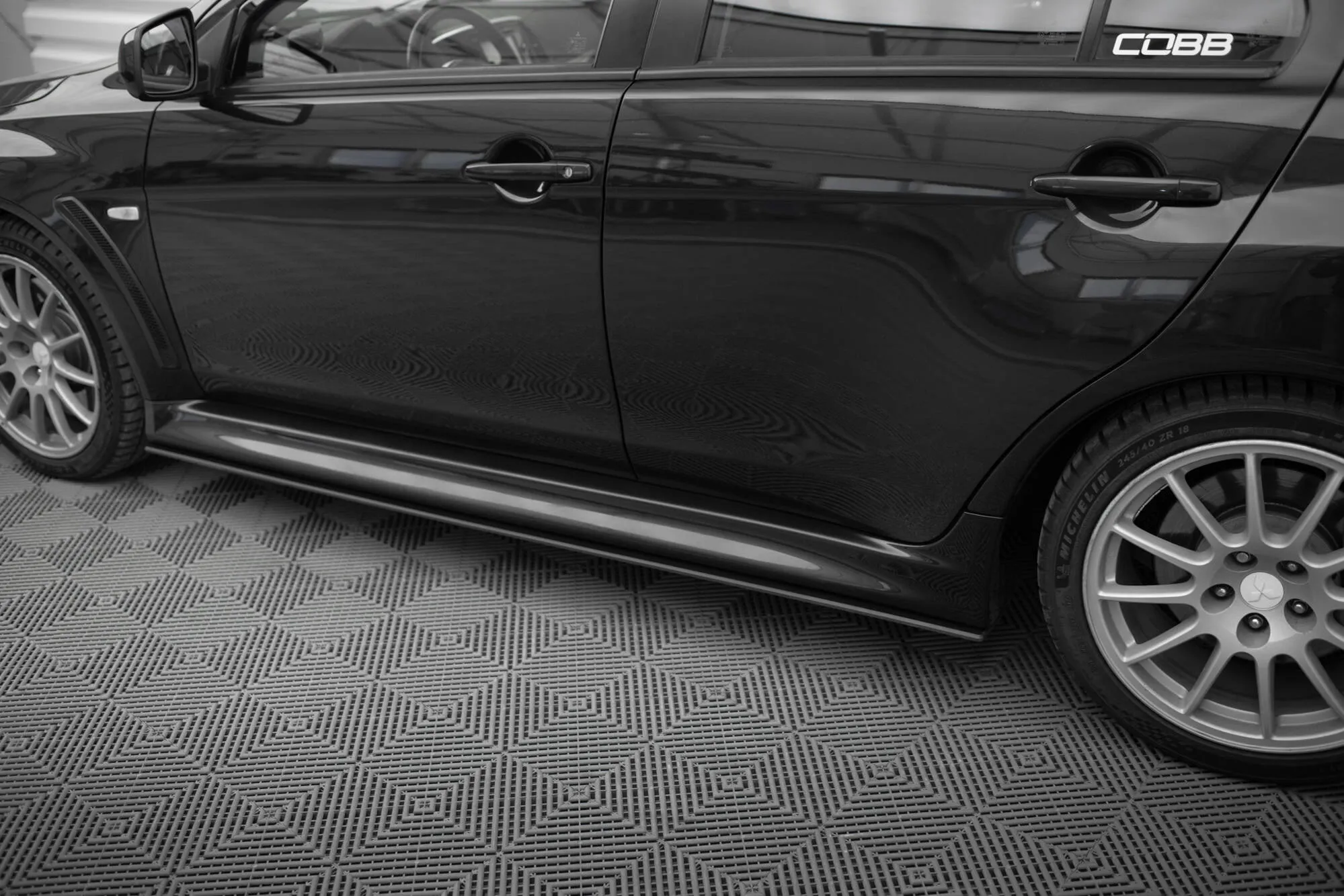 Sideskjørt Mitsubishi Lancer EVO X 2007 - 2015 | Street Pro Black Edition – bilde 3