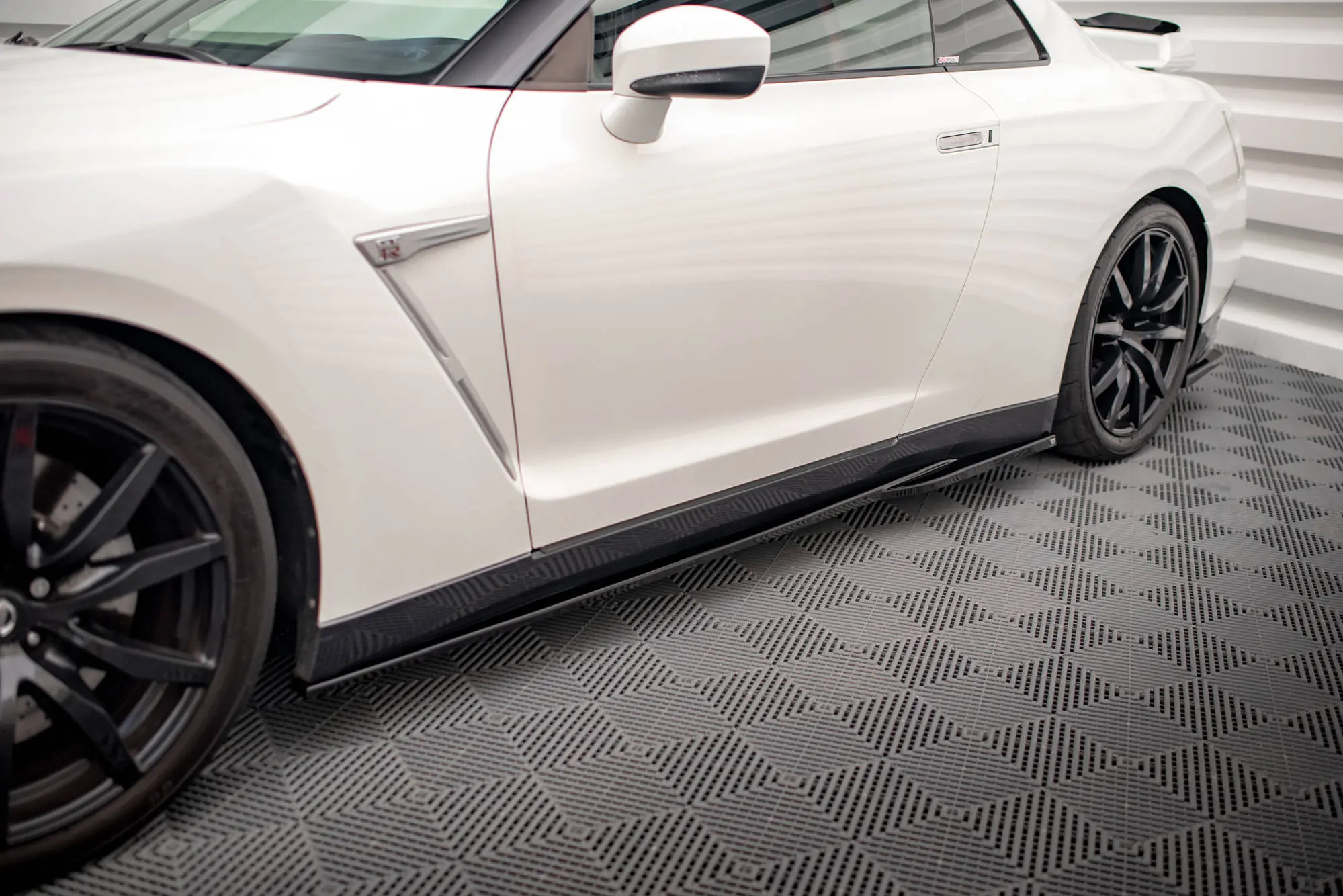 SIDESKJØRT NISSAN GT-R R35 2011-2016