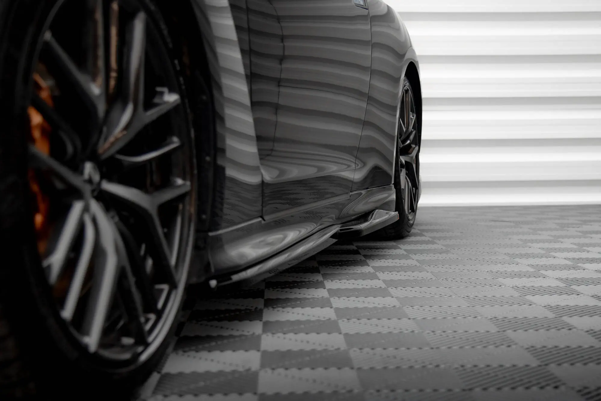 Sideskjørt Nissan GTR R35 facelift 2016 - 2022 | Glossy Black Edition – bilde 2