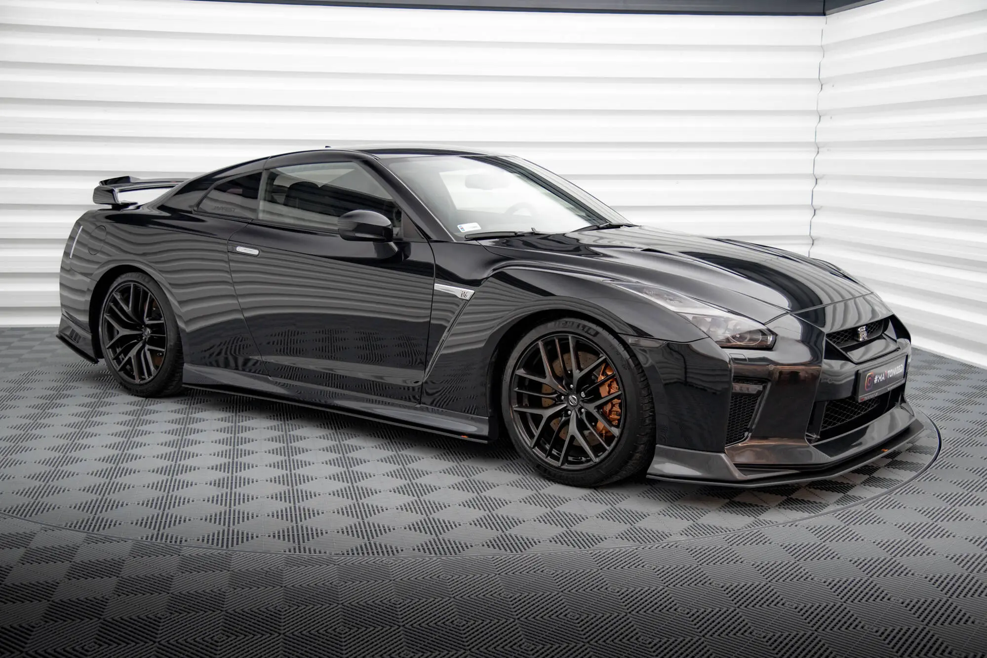 Sideskjørt Nissan GTR R35 facelift 2016 - 2022 | Street Pro Black Edition Image 4
