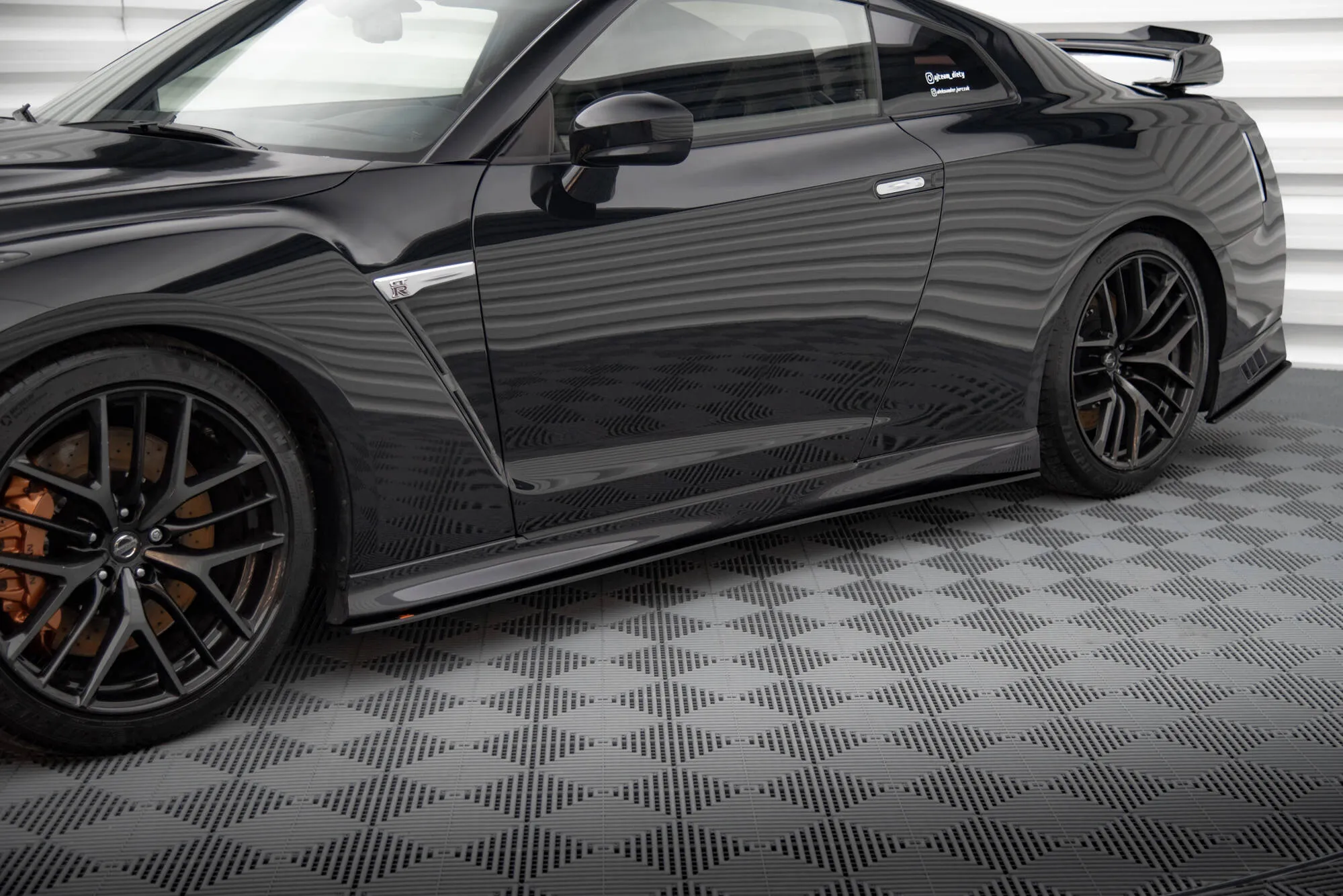 Sideskjørt Nissan Gtr R35 facelift 2016 - 2022 | Street Pro Black Edition
