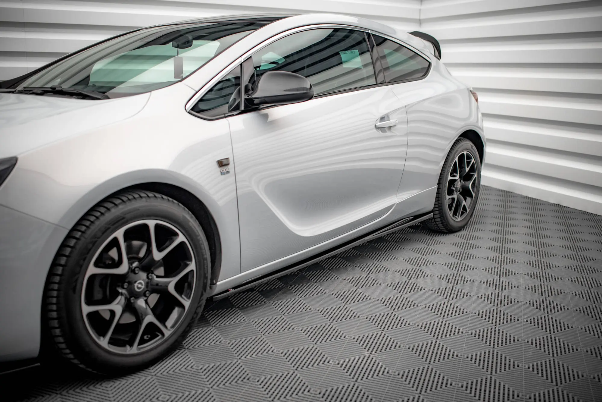 SIDESKJØRT OPEL ASTRA J GTC OPC-LINE 2011-2018 – bilde 2