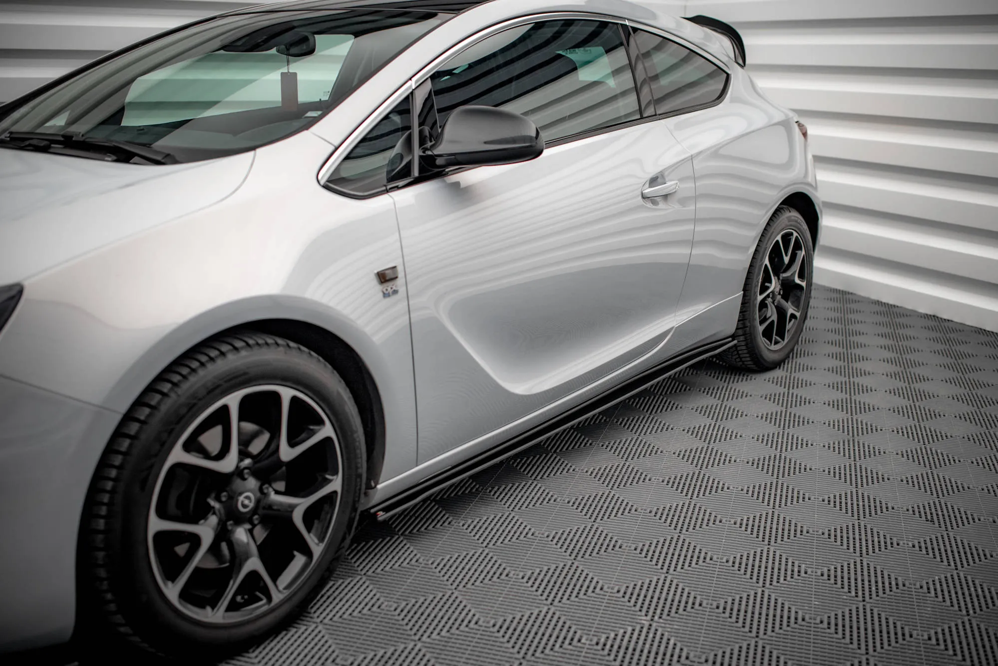 Sideskjørt Opel Astra J Gtc Opc-line 2011-2018 | Street Pro Black Edition – bilde 5