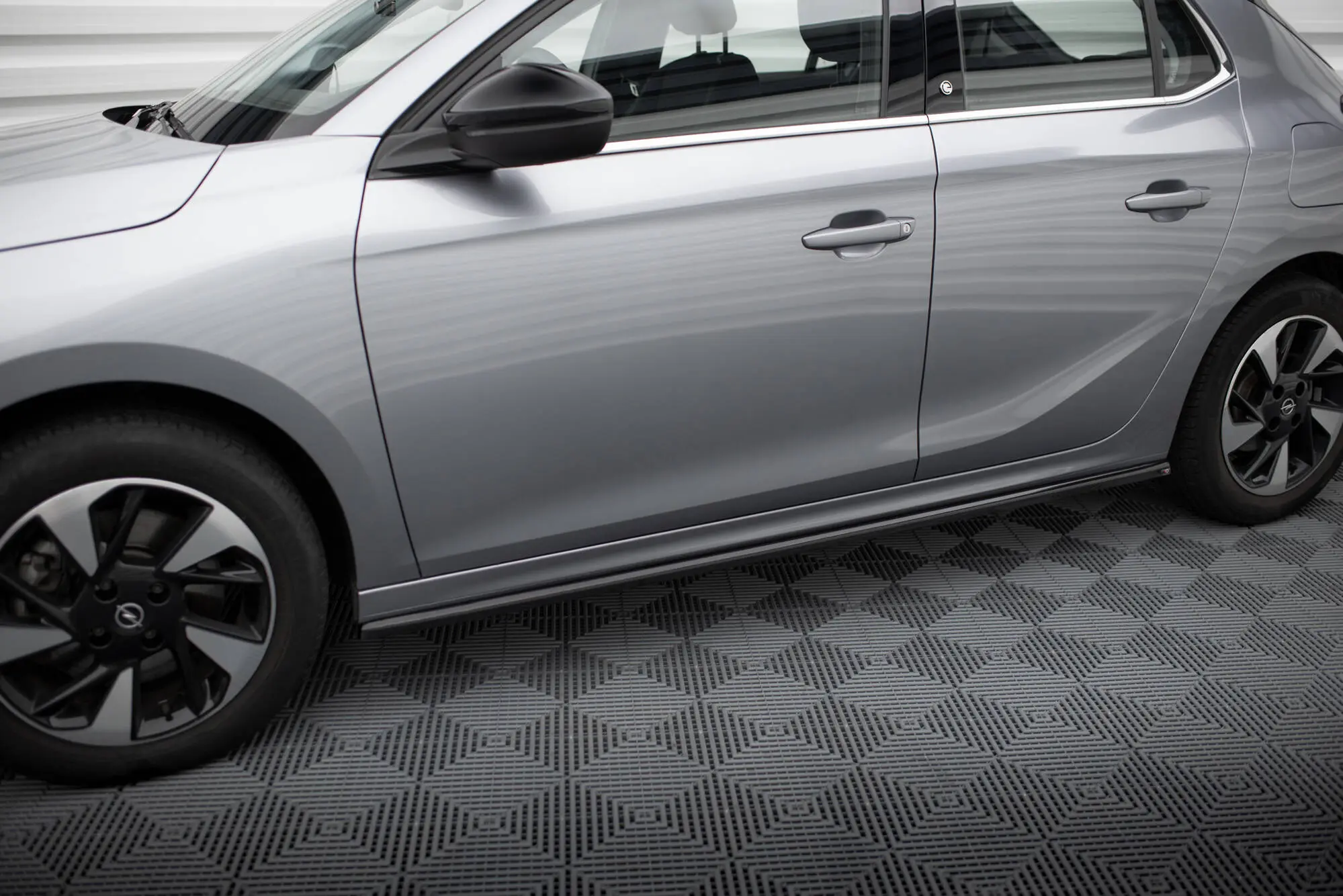Sideskjørt Opel Corsa F / Corsa-e 2019 -> | Glossy Black Edition