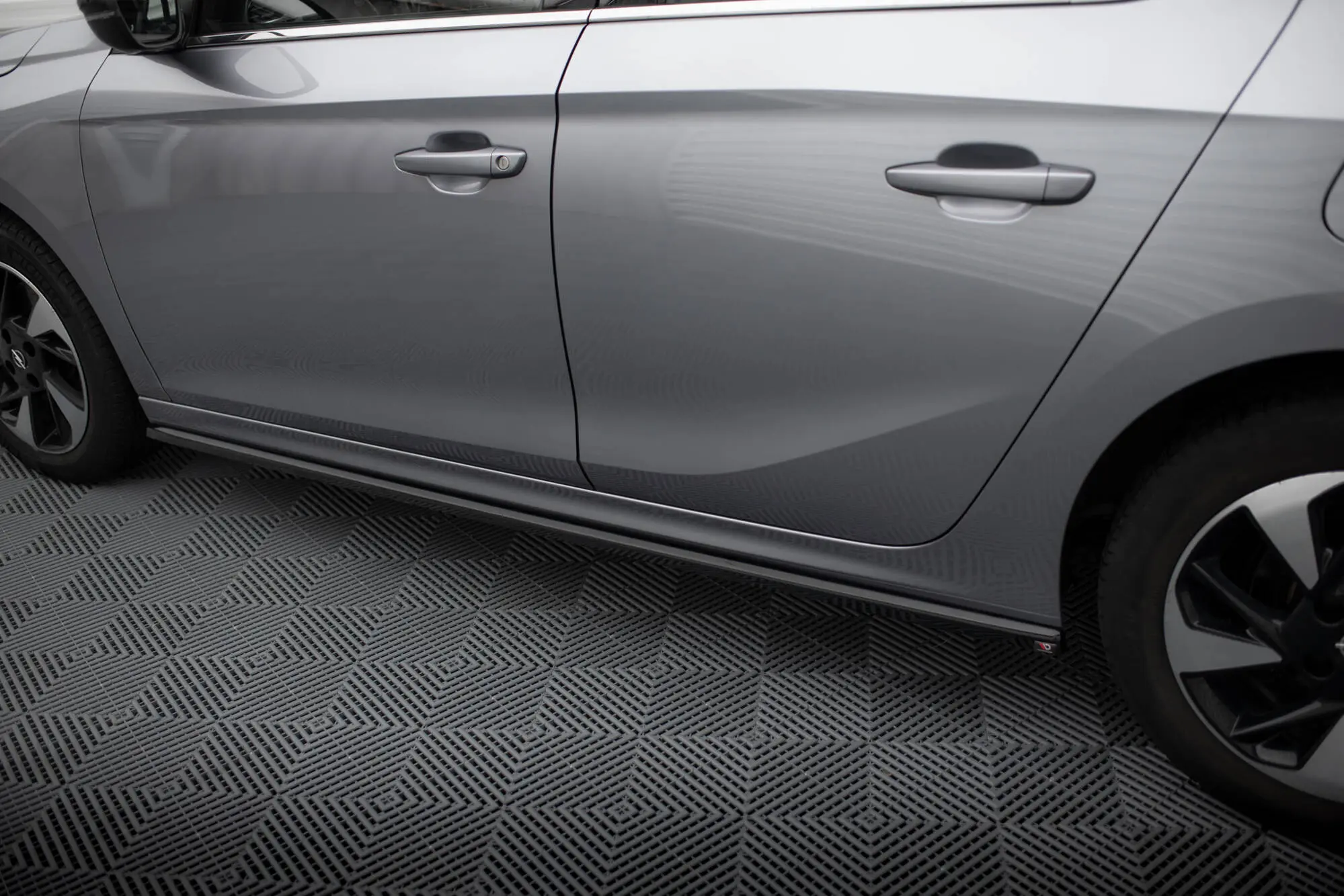 Sideskjørt Opel Corsa F / Corsa-e 2019 -> | Glossy Black Edition – bilde 4
