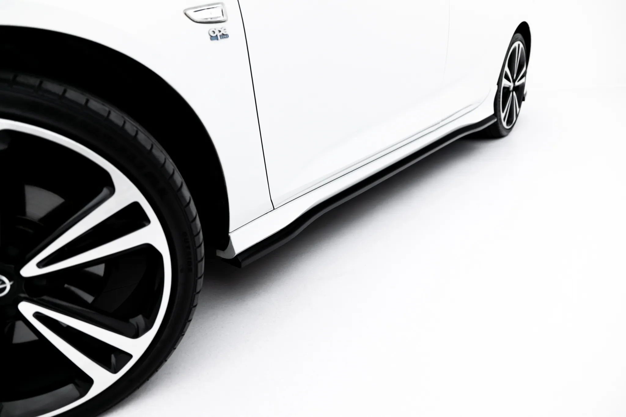 Sideskjørt Opel Insignia OPC-Line II 2017 - 2020 | Glossy Black Edition – bilde 4