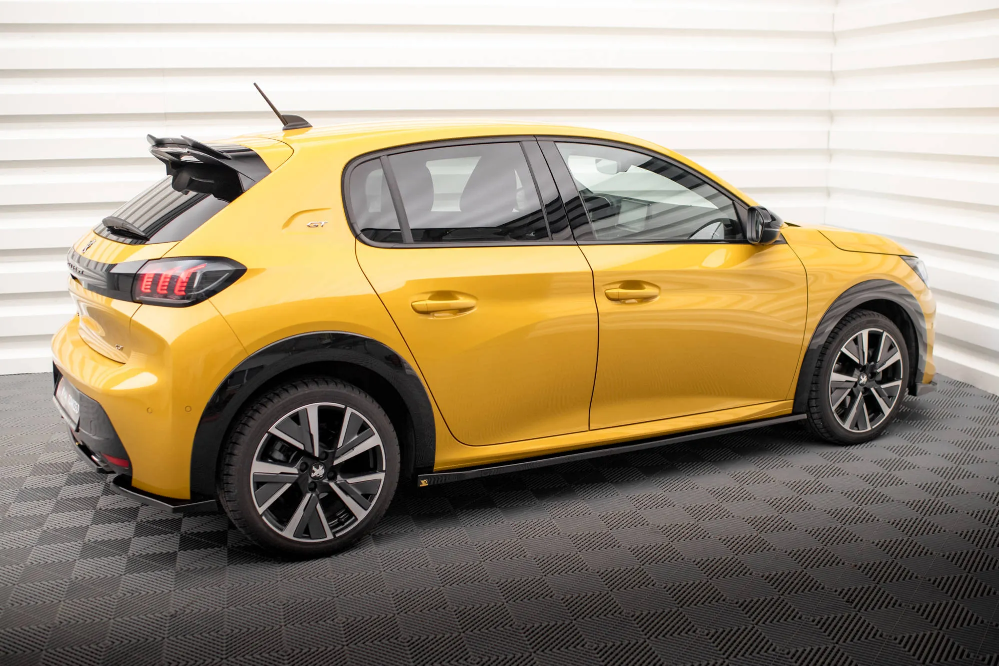 Sideskjørt Peugeot 208 GT II 2019 - 2023 | Glossy Black Edition – bilde 2