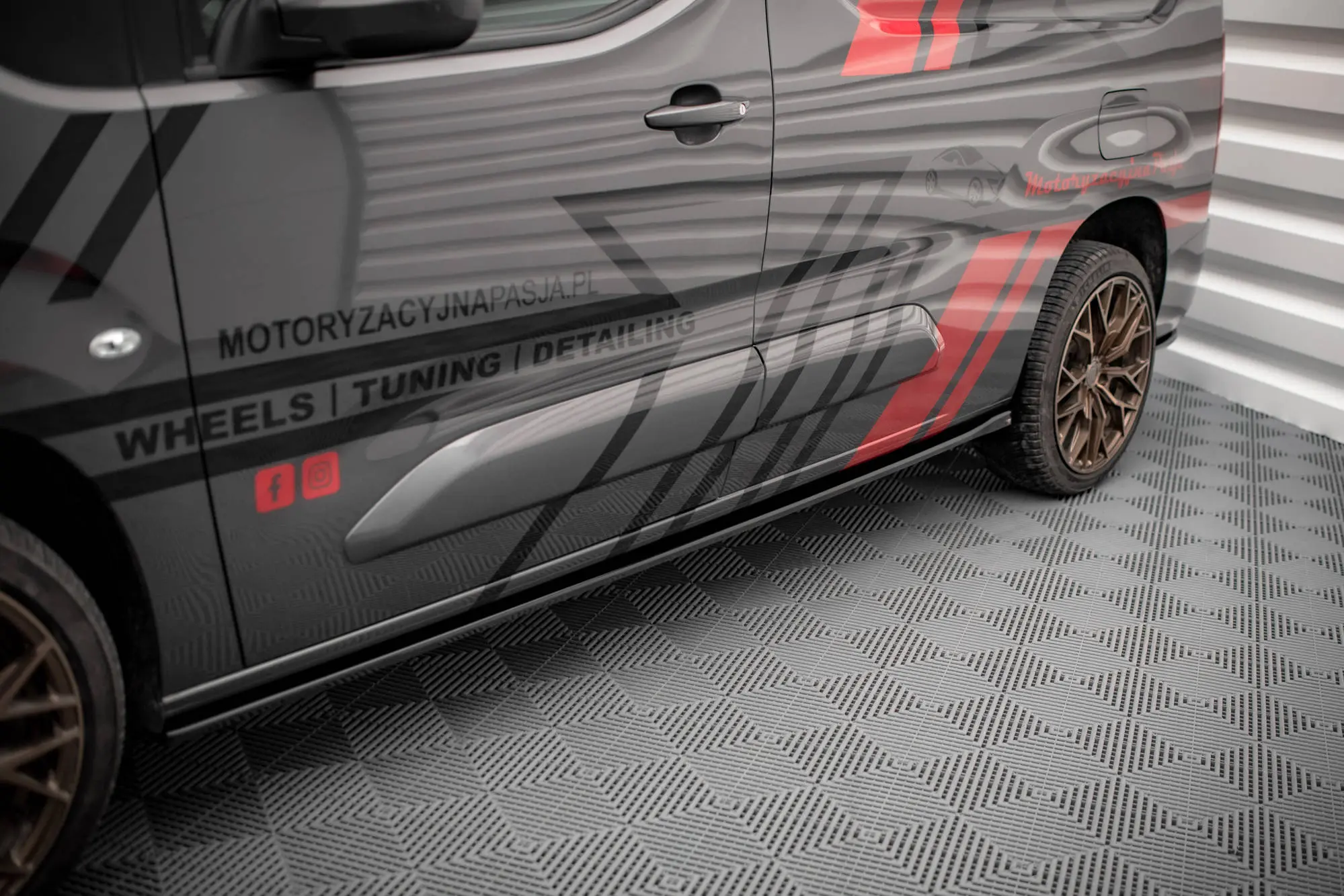 SIDESKJØRT Peugeot Partner III Maxi 2018 ->