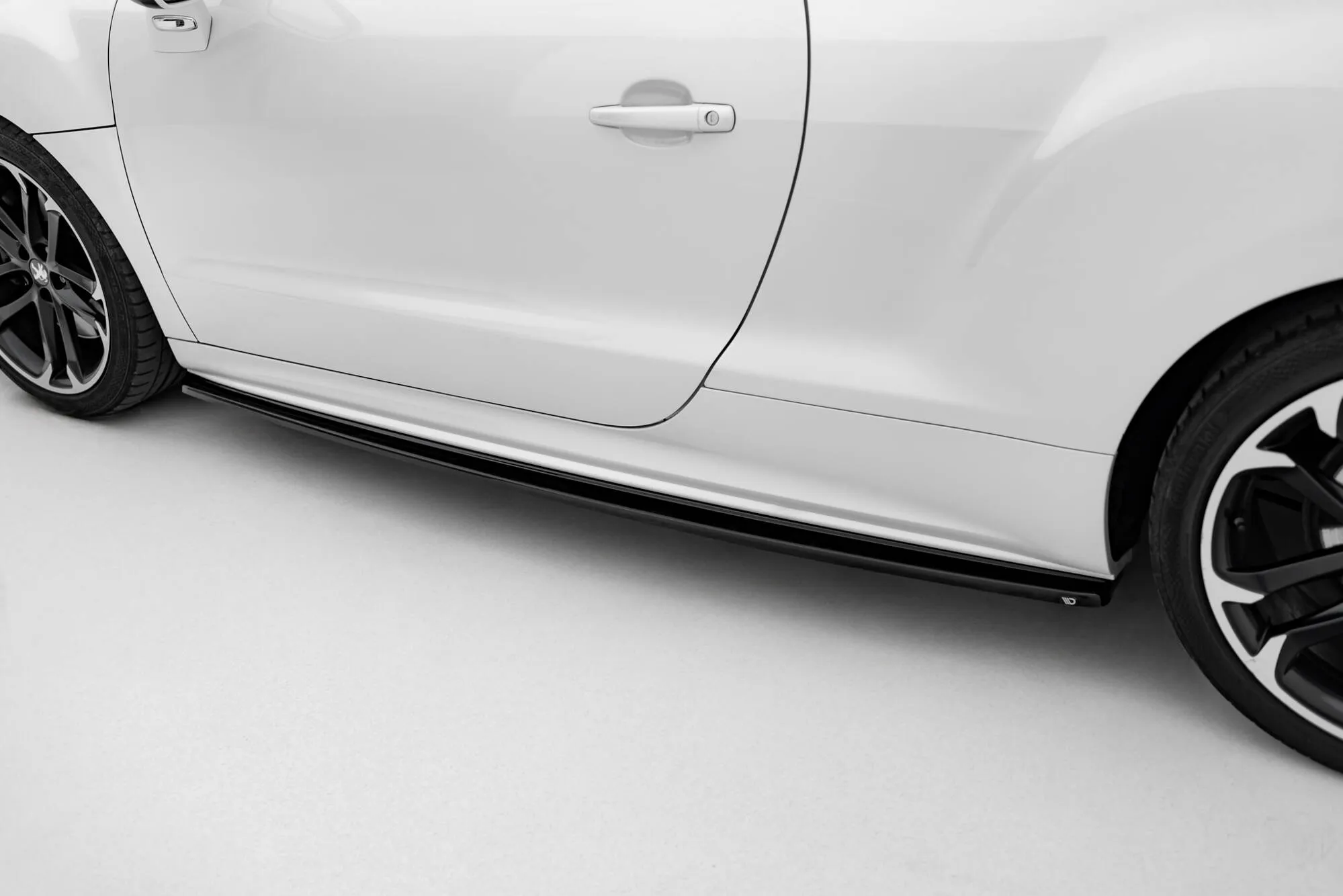 Sideskjørt Peugeot Rcz FL 2010-2015 | Glossy Black Edition – bilde 3