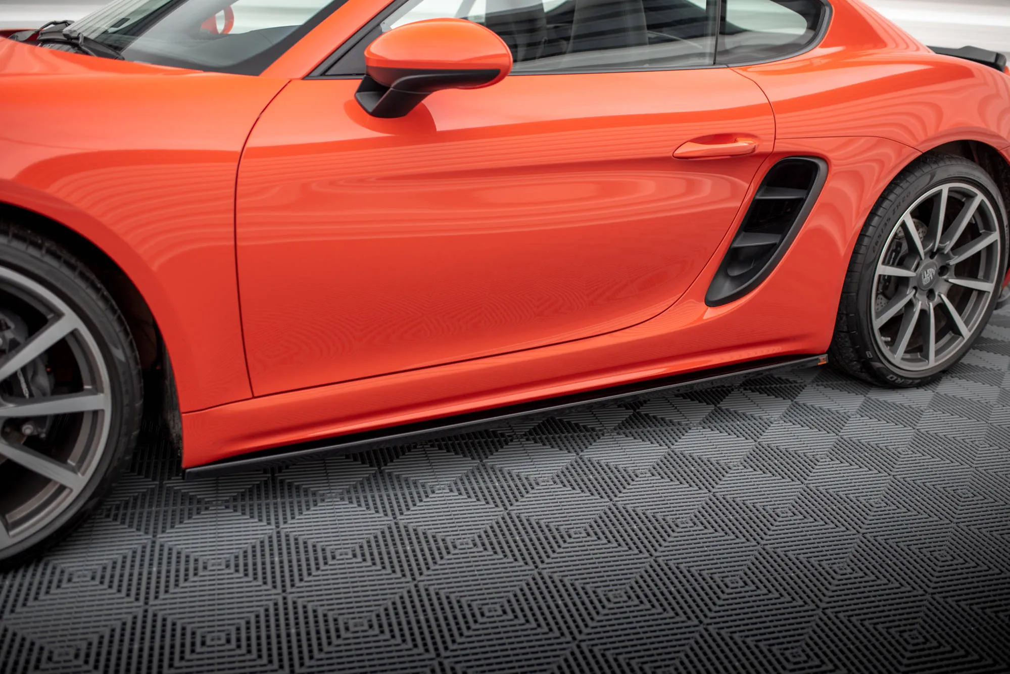 Sideskjørt Porsche 718 Cayman 982c 2016 - 2025 | Glossy Black Edition