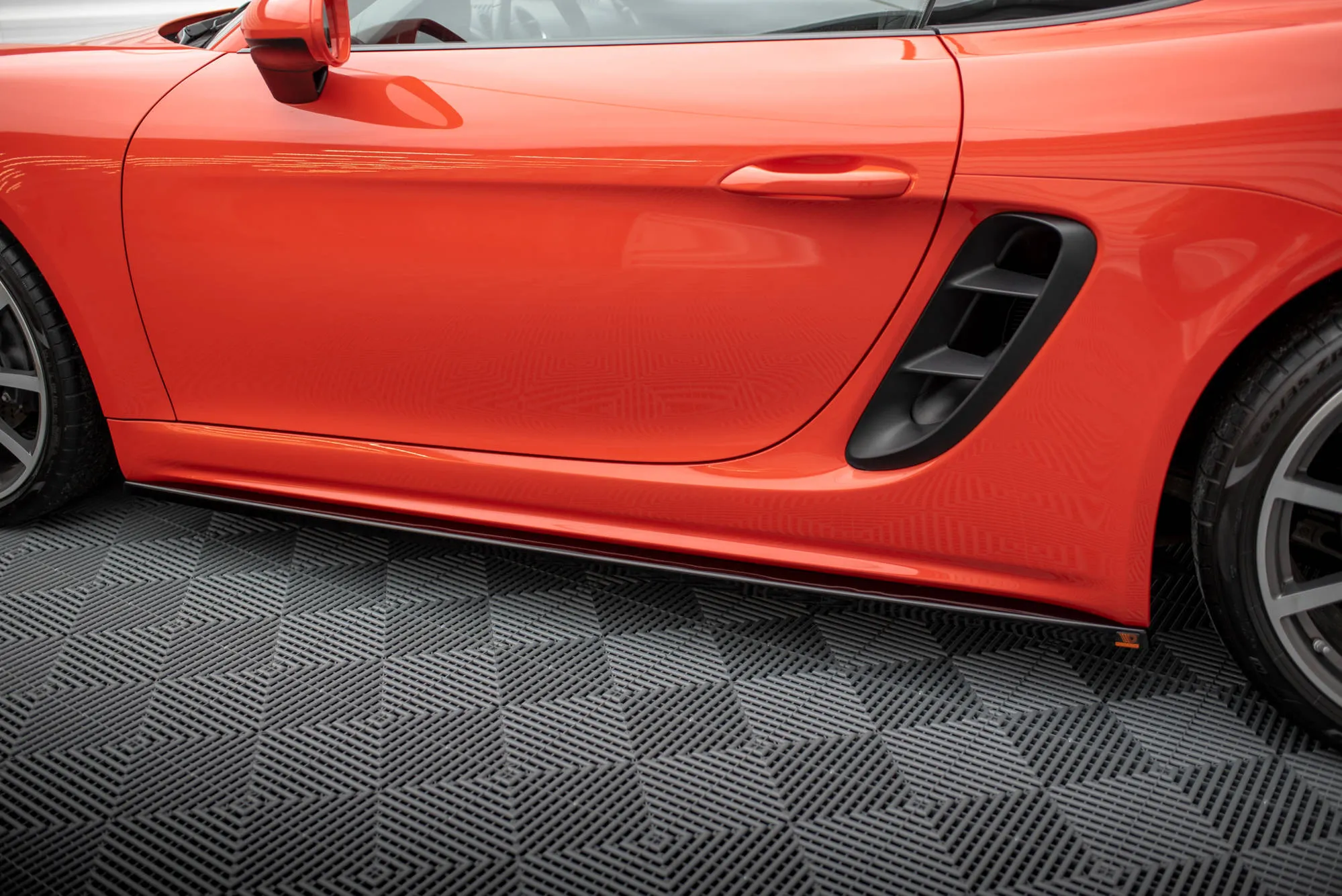 Sideskjørt Porsche 718 Cayman 982c 2016 - 2025 | Glossy Black Edition – bilde 2