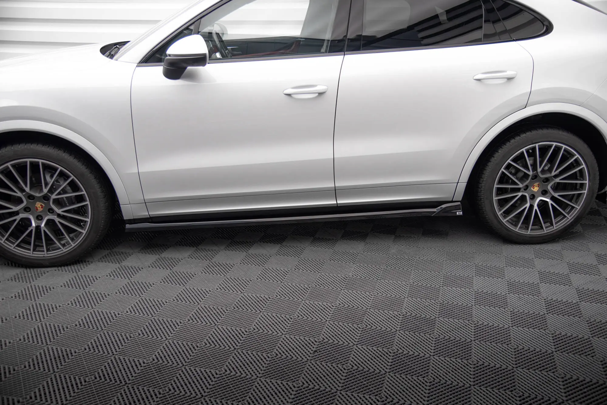Sideskjørt Porsche Cayenne Coupe (9YB) 2019 - 2023 | Glossy Black Edition – bilde 2