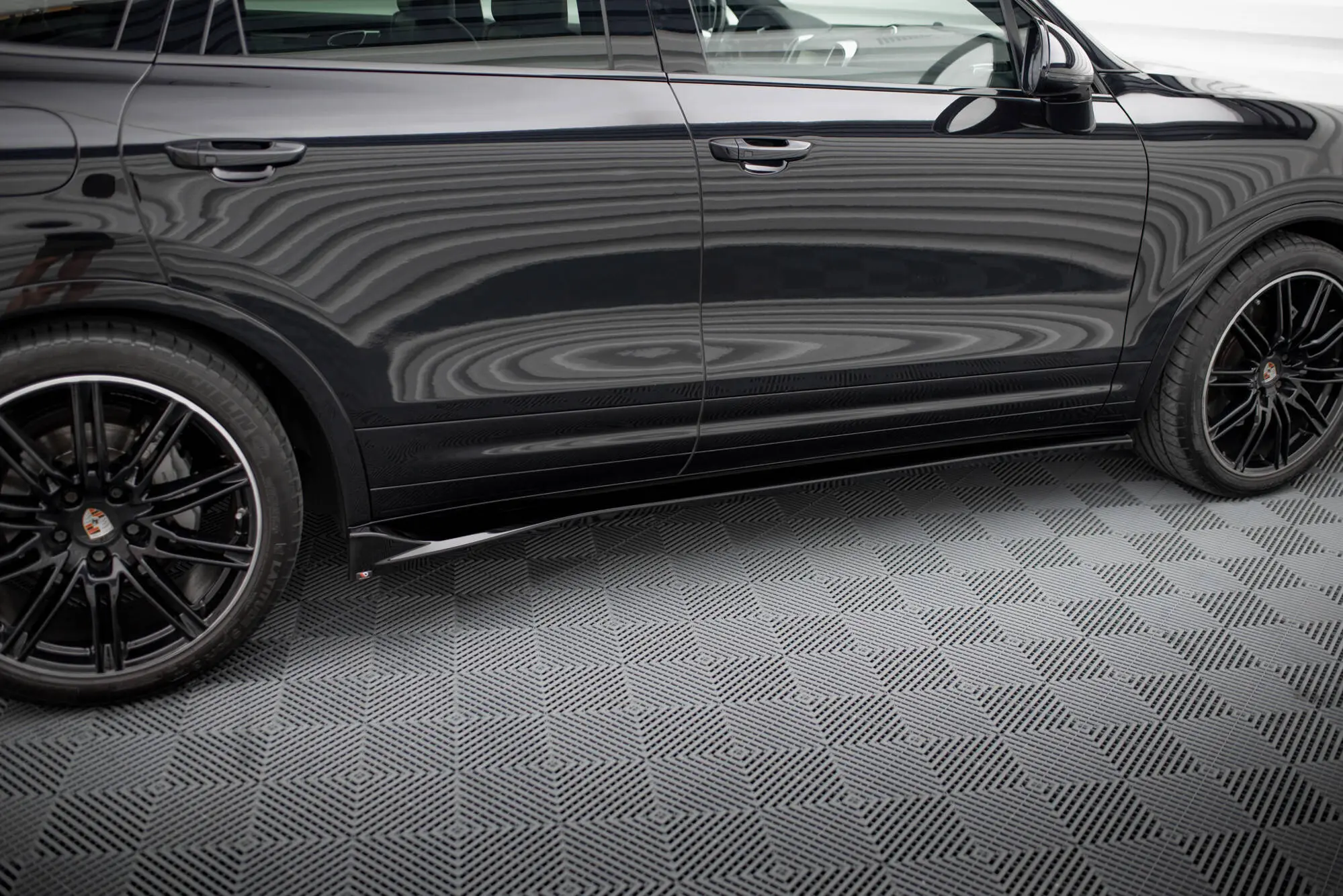 Sideskjørt Porsche Cayenne II (92A) Facelift 2014 - 2017 | Glossy Black Edition – bilde 2