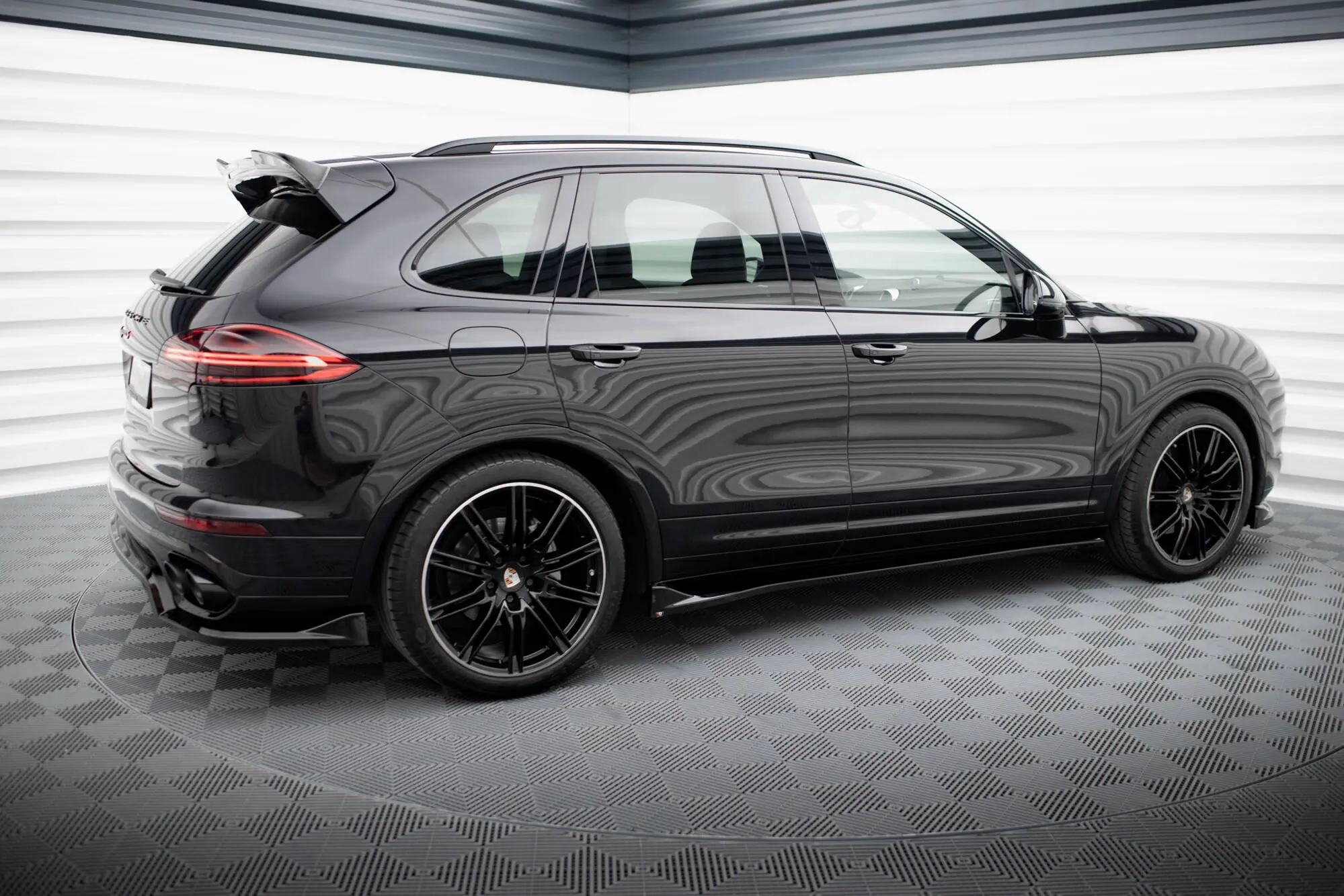 Sideskjørt Porsche Cayenne II (92A) Facelift 2014 - 2017 | Glossy Black Edition – bilde 4
