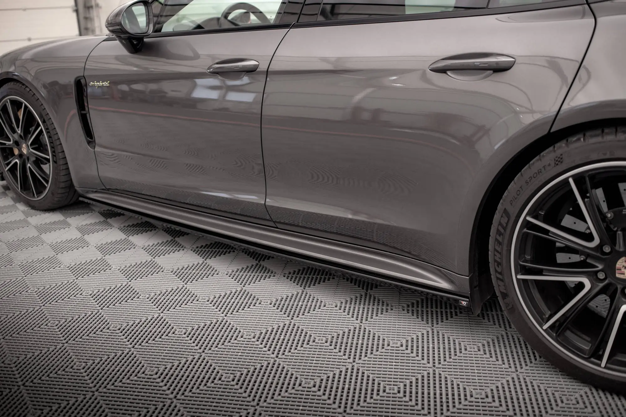 SIDESKJØRT PORSCHE Panamera E-Hybrid (971) 2016-2020 – bilde 2