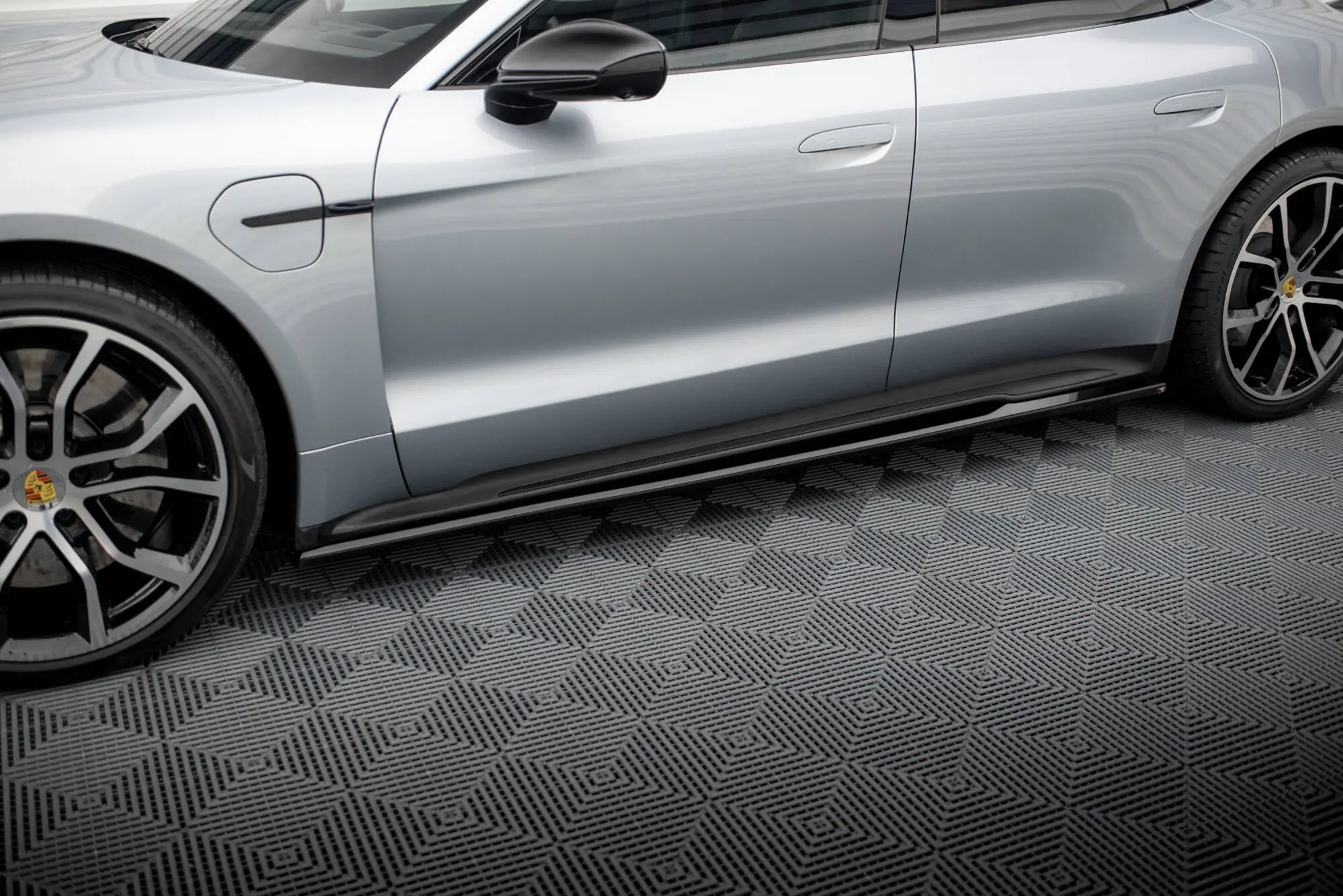 Sideskjørt Porsche Taycan 2019 ->  | Black Edition – bilde 3