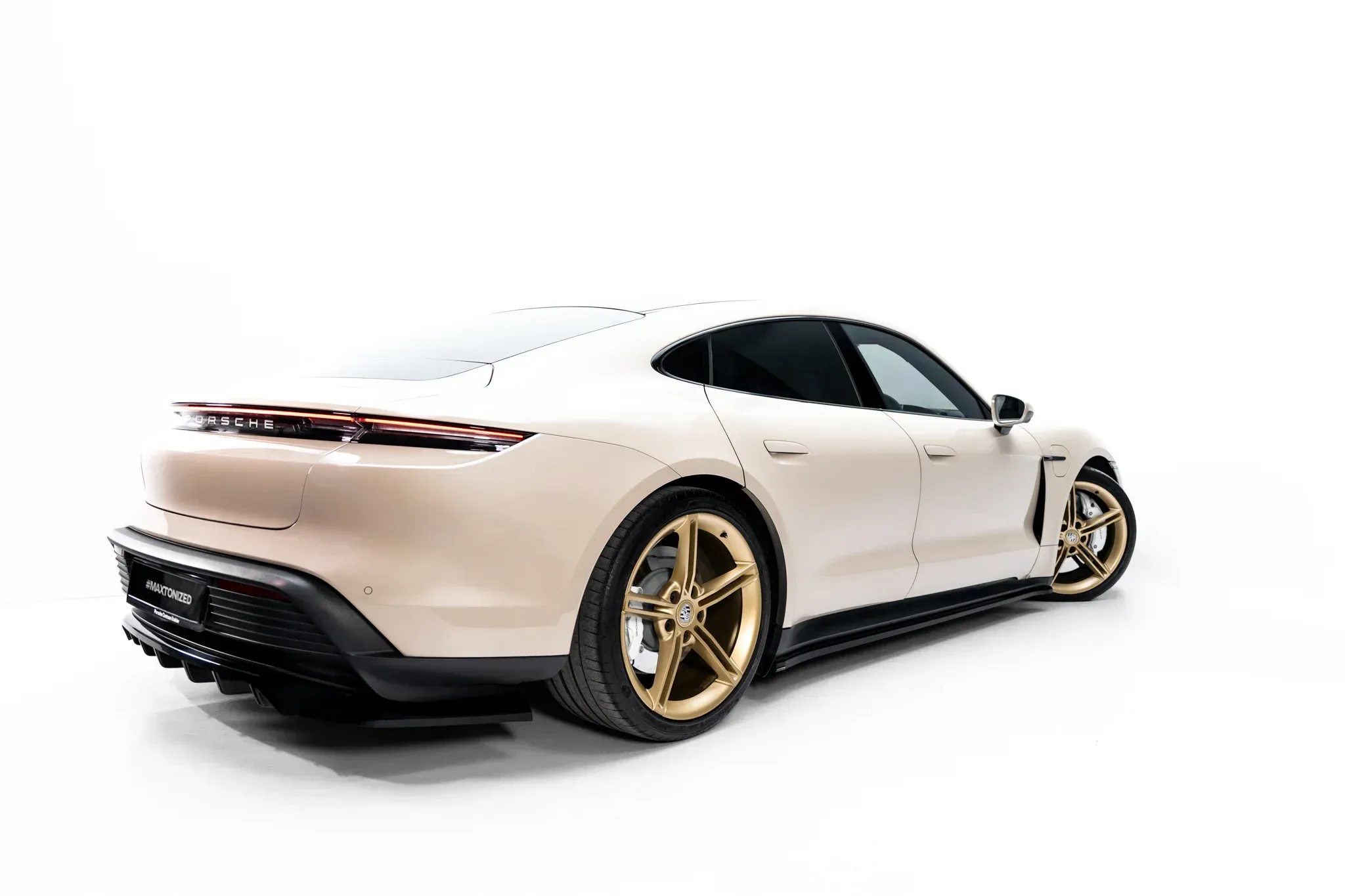 Sideskjørt Porsche Taycan I 2019 - 2024 | Glossy Black Edition