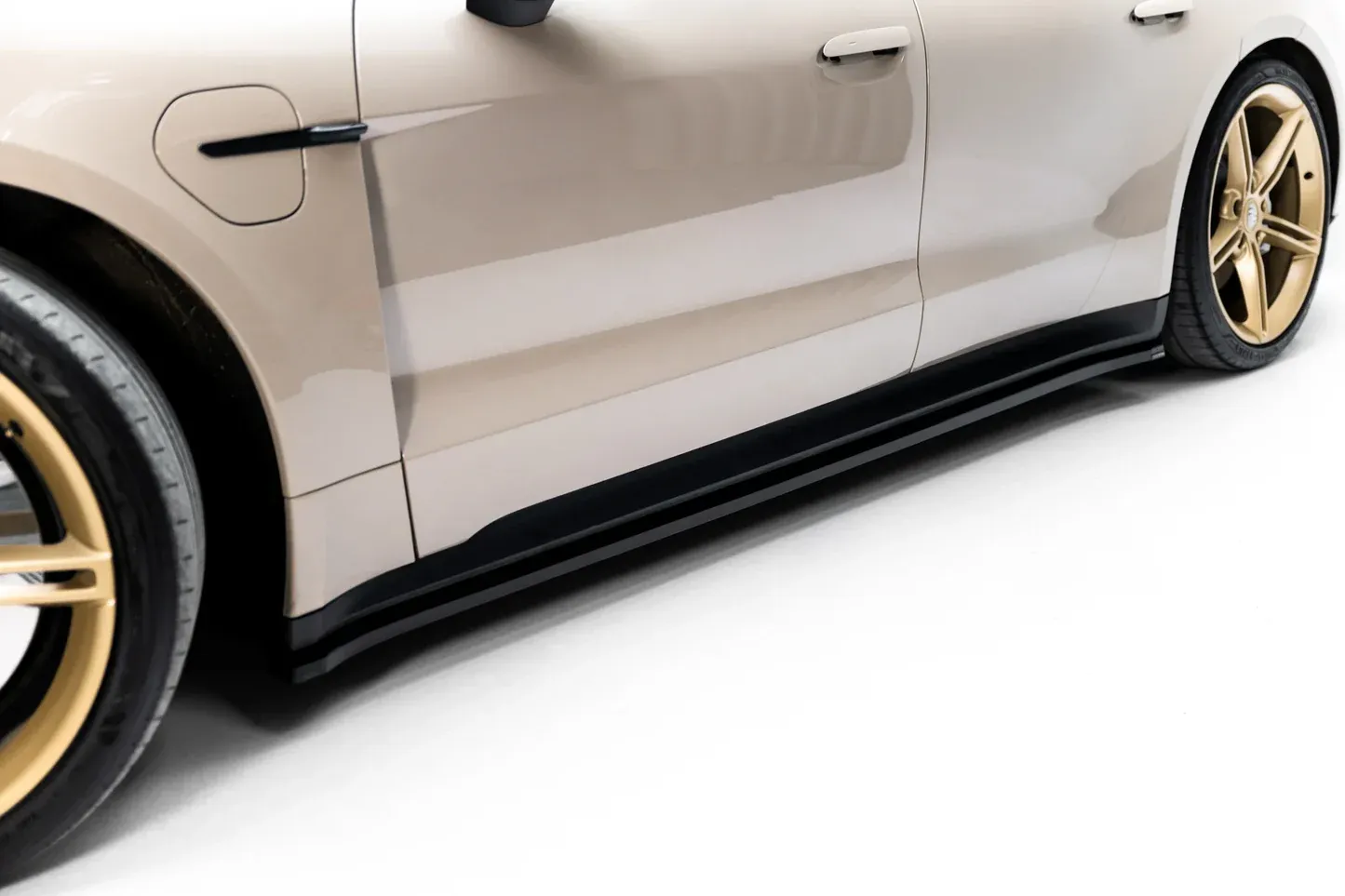 Sideskjørt Porsche Taycan I 2019 - 2024 | Glossy Black Edition – bilde 3