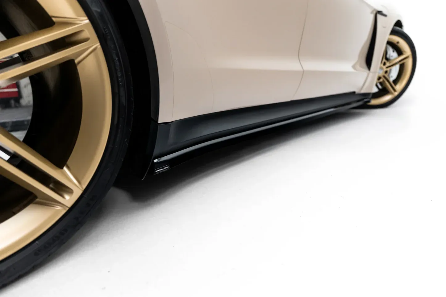 Sideskjørt Porsche Taycan I 2019 - 2024 | Glossy Black Edition – bilde 4