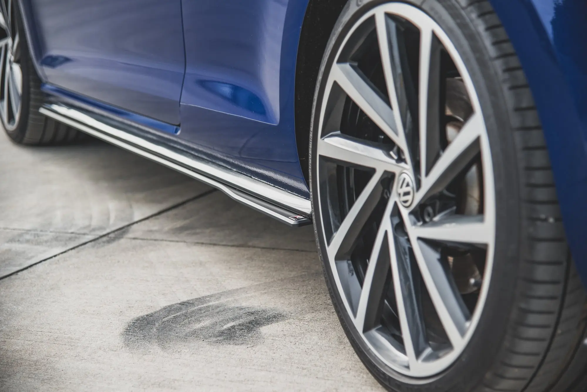 SIDESKJØRT RACING DURABILITY VW GOLF MK7 R / R-LINE 2017-2020