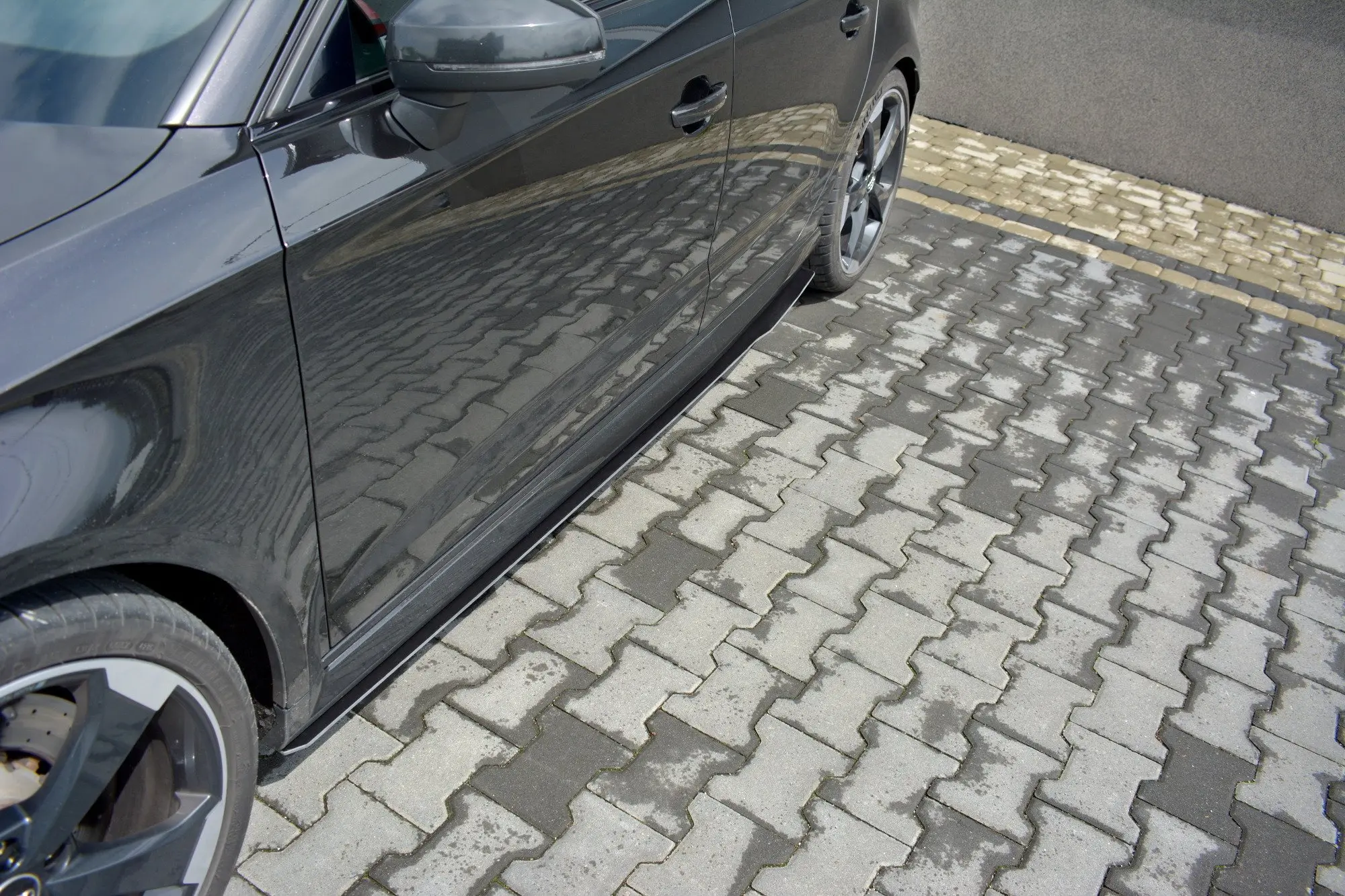 SIDESKJØRT RACING V.1 AUDI RS3 8V SPORTBACK 2017-2020 – bilde 2