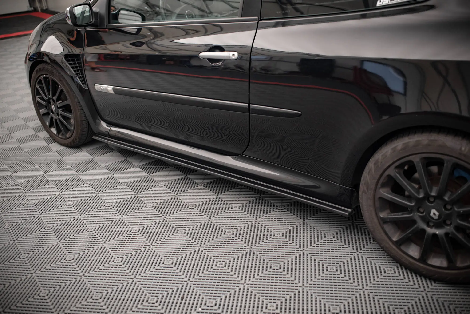 SIDESKJØRT RENAULT CLIO mk3 RS 2006-2012 – bilde 2